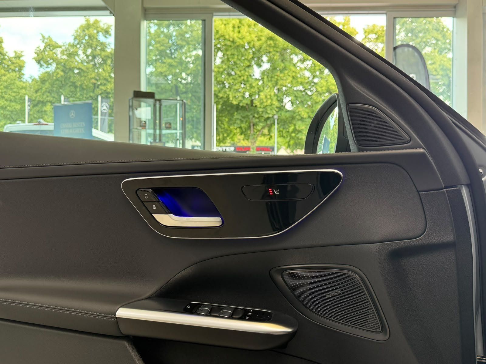 Fahrzeugabbildung Mercedes-Benz C 180 T AMG STDHZ+AHK+NIGHT+TOTWINK+WINTERPAKET
