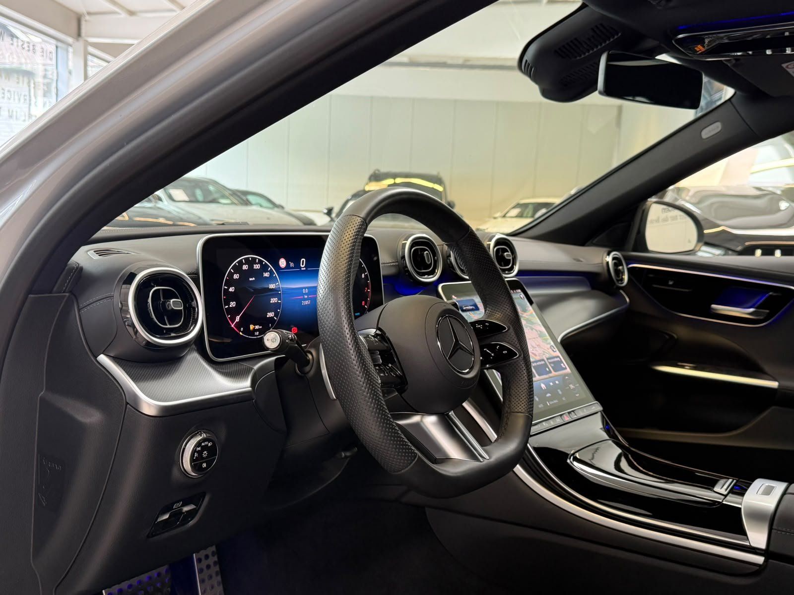 Fahrzeugabbildung Mercedes-Benz C 180 T AMG STDHZ+AHK+NIGHT+TOTWINK+WINTERPAKET