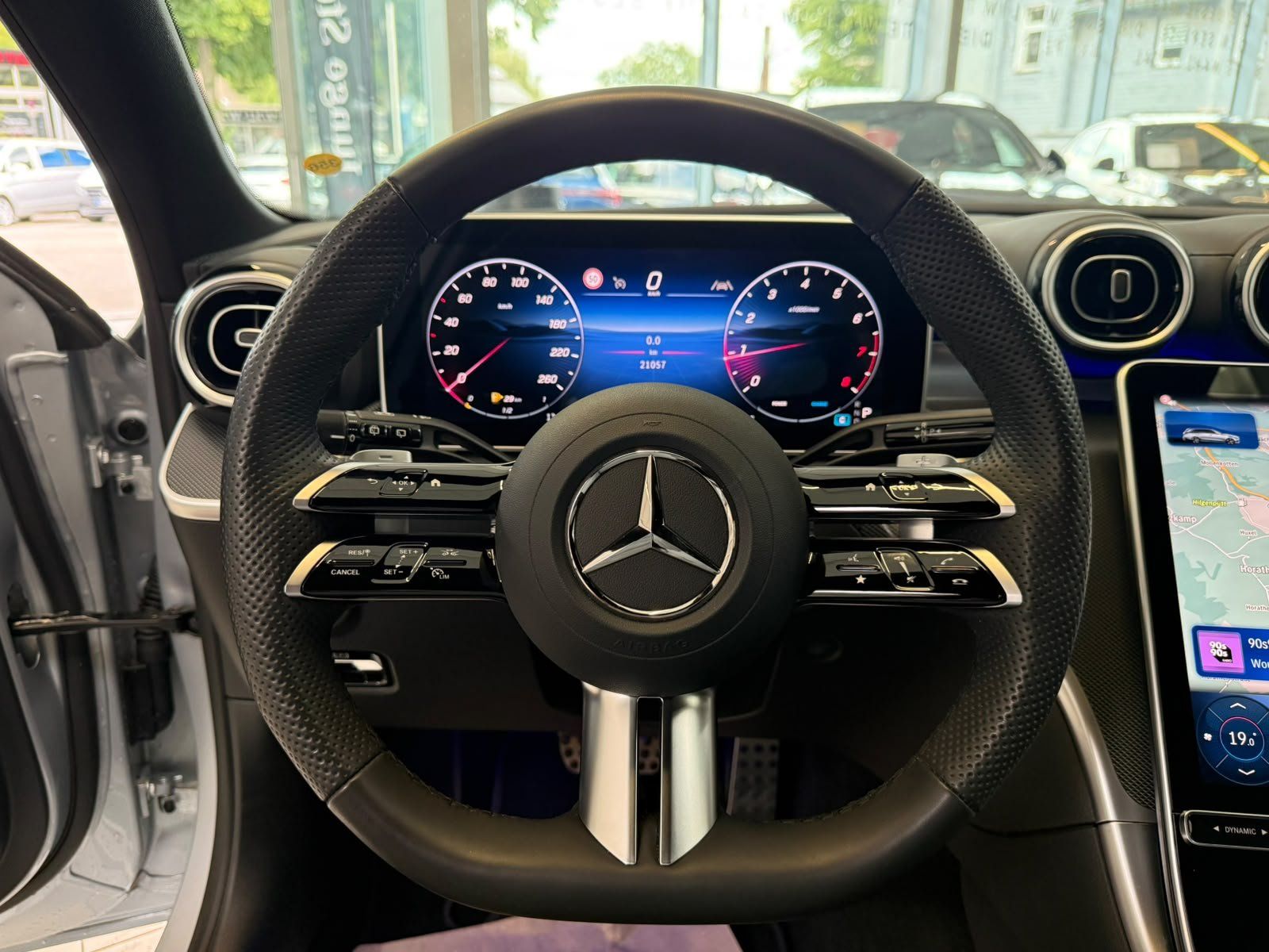 Fahrzeugabbildung Mercedes-Benz C 180 T AMG STDHZ+AHK+NIGHT+TOTWINK+WINTERPAKET