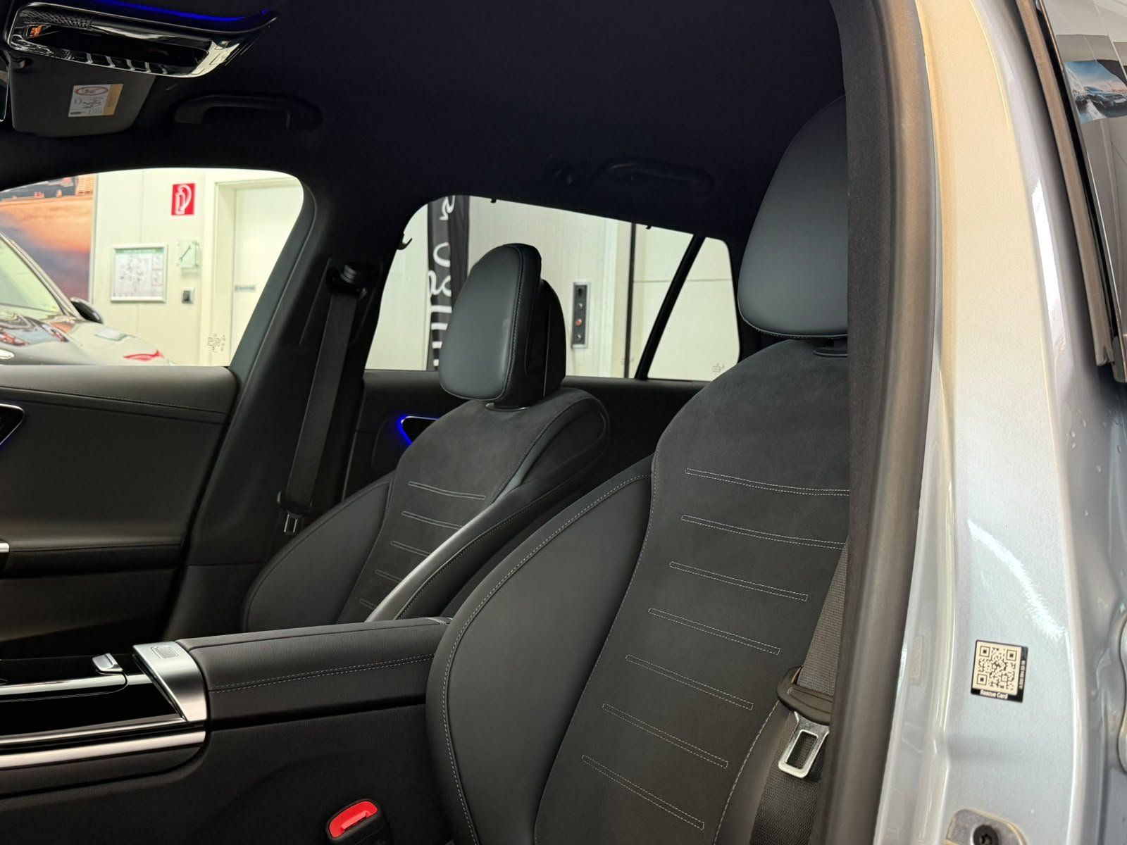 Fahrzeugabbildung Mercedes-Benz C 180 T AMG STDHZ+AHK+NIGHT+TOTWINK+WINTERPAKET