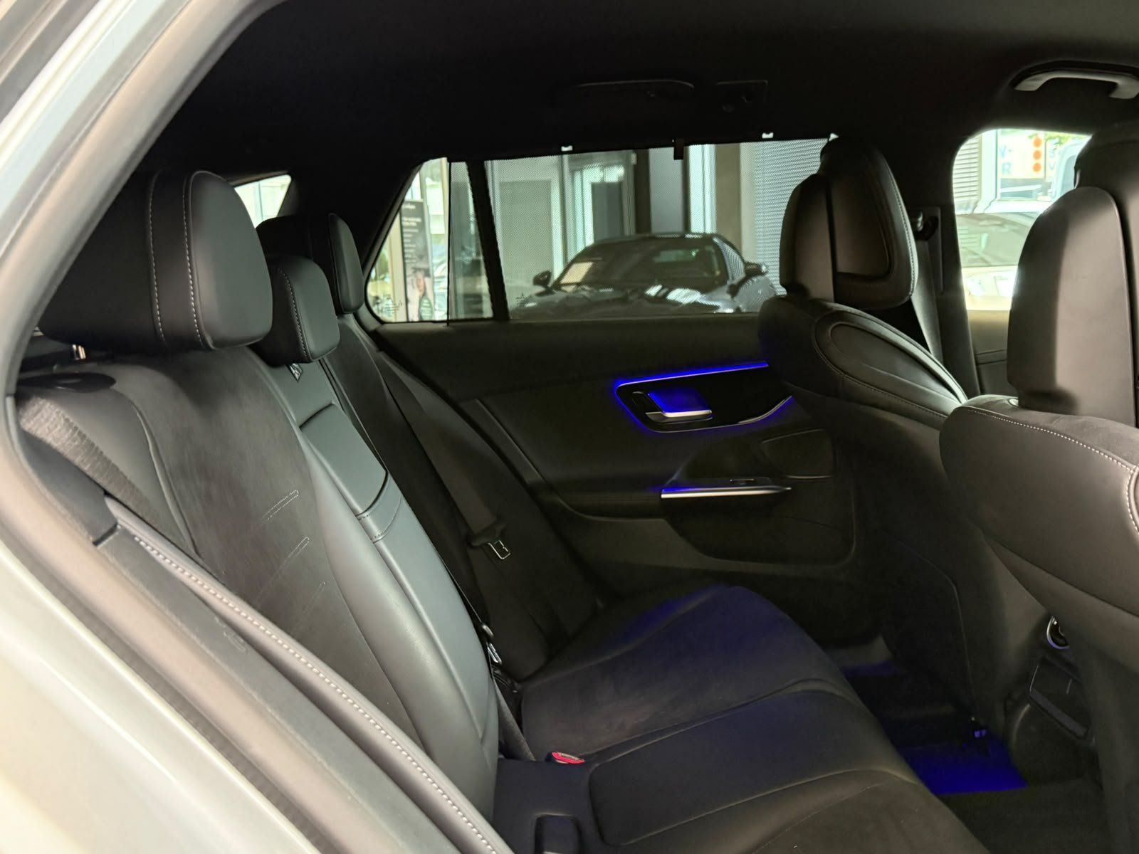 Fahrzeugabbildung Mercedes-Benz C 180 T AMG STDHZ+AHK+NIGHT+TOTWINK+WINTERPAKET