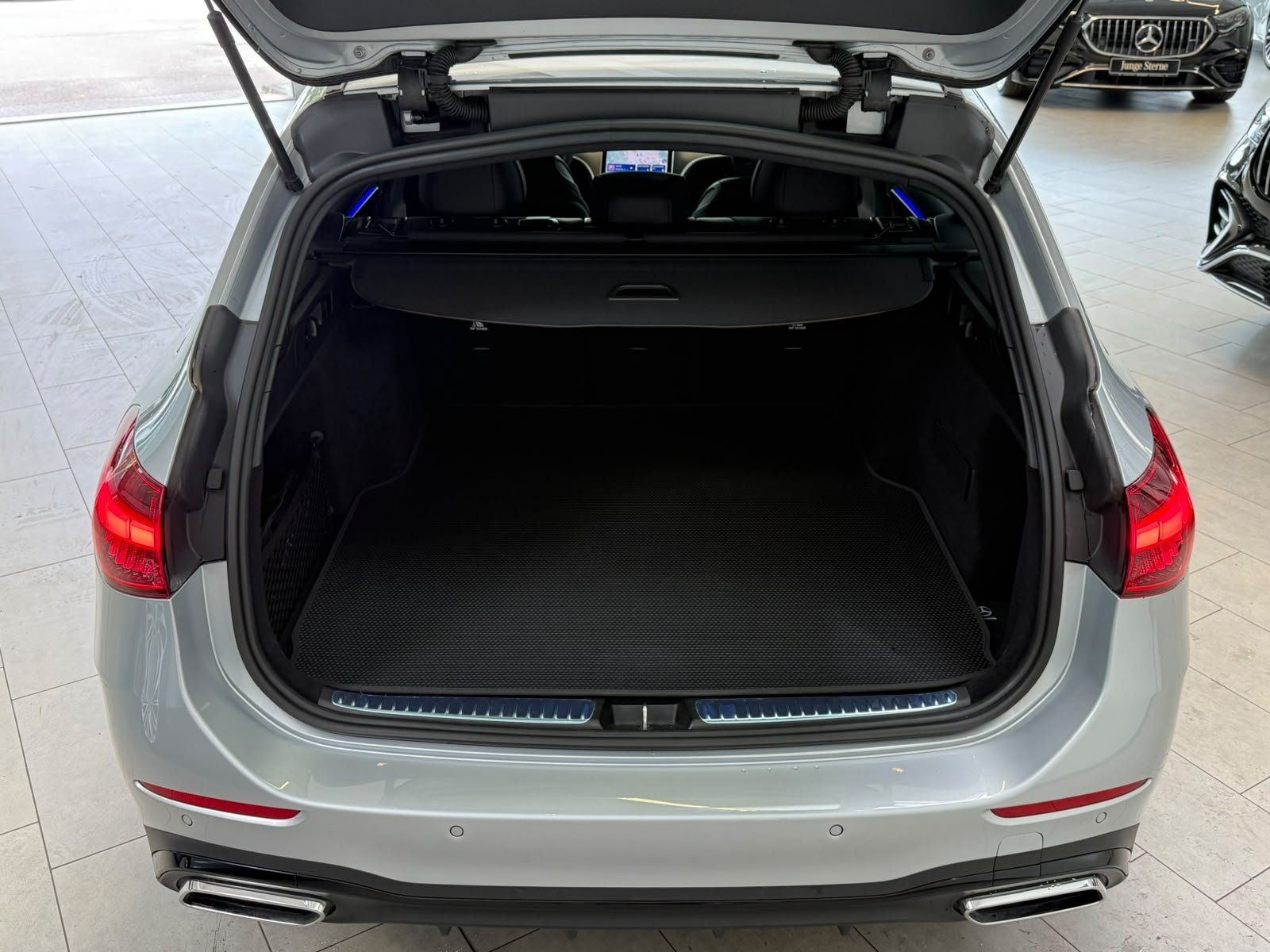 Fahrzeugabbildung Mercedes-Benz C 180 T AMG STDHZ+AHK+NIGHT+TOTWINK+WINTERPAKET