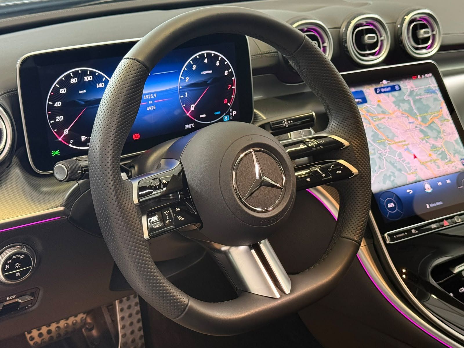 Fahrzeugabbildung Mercedes-Benz C 200 AMG MEMORY+KAMERA+CARPLAY+TOTW+LED+AMBIENT