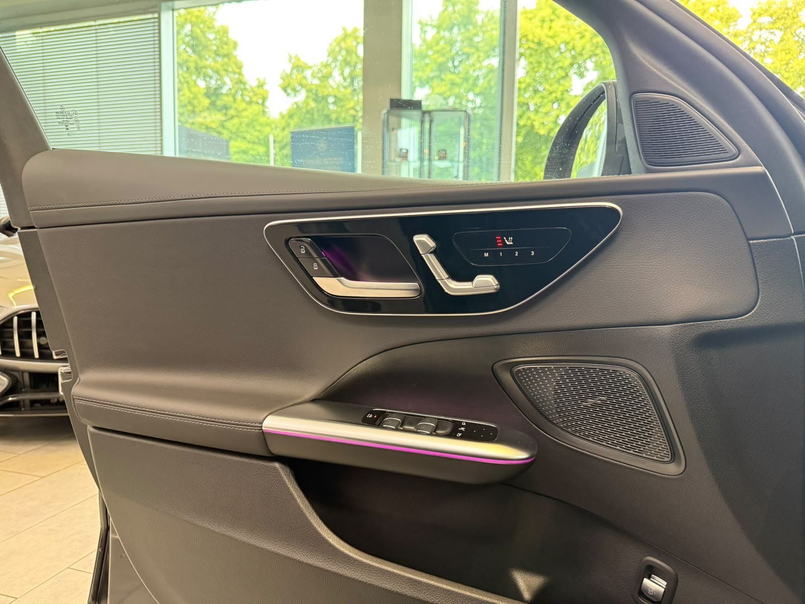 Fahrzeugabbildung Mercedes-Benz C 200 AMG MEMORY+KAMERA+CARPLAY+TOTW+LED+AMBIENT