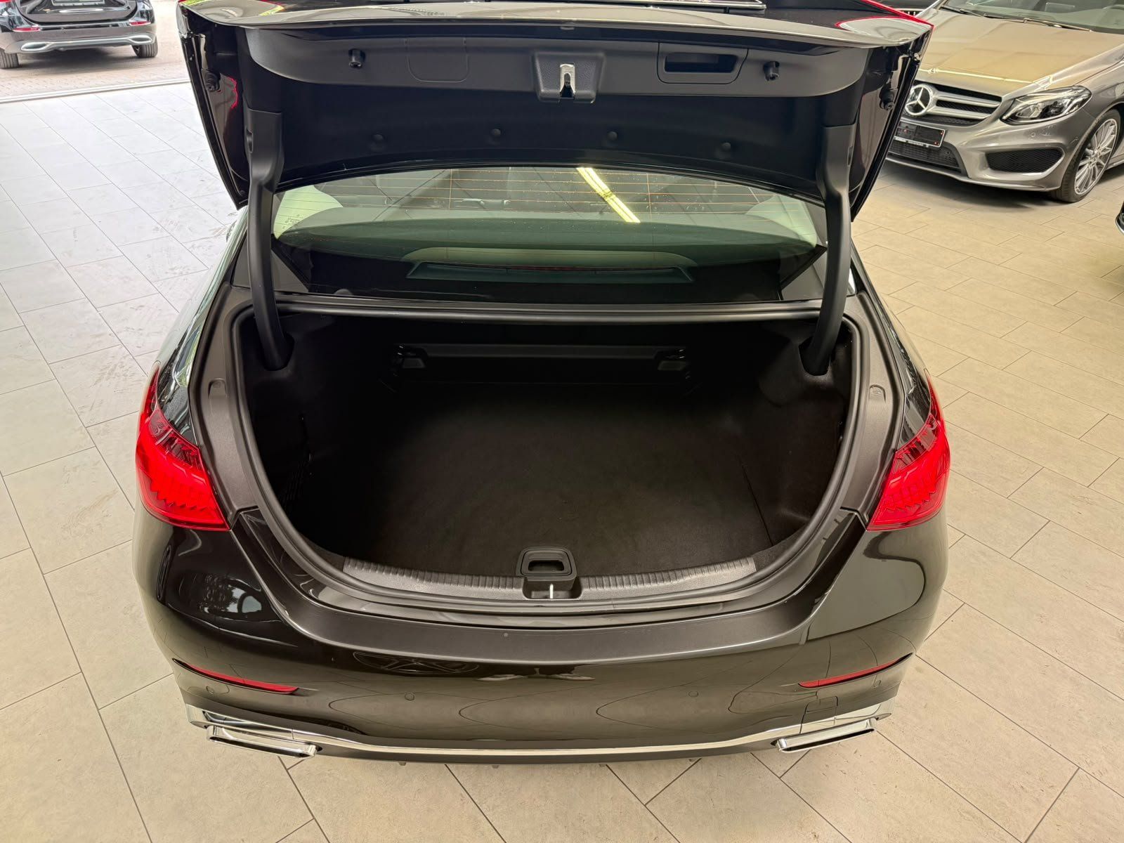 Fahrzeugabbildung Mercedes-Benz C 200 AMG MEMORY+KAMERA+CARPLAY+TOTW+LED+AMBIENT