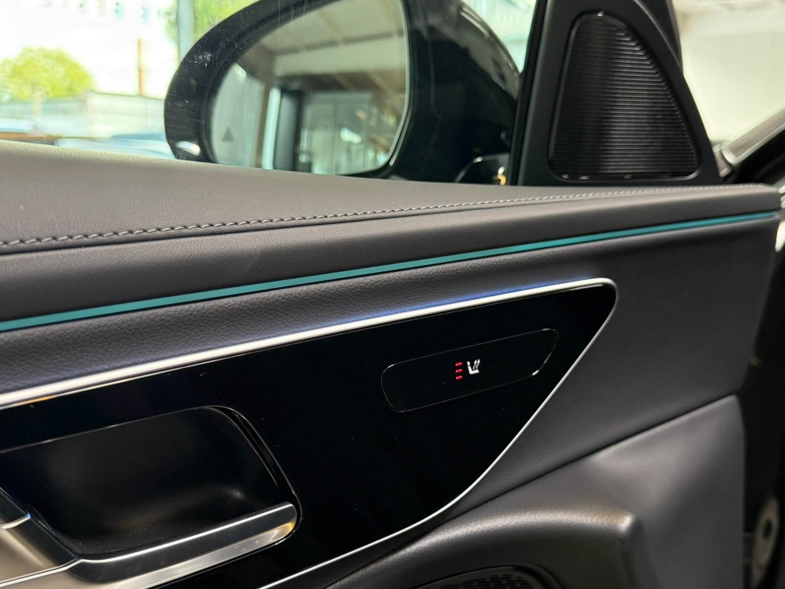 Fahrzeugabbildung Mercedes-Benz E 200 T AMG ADVANCED PANO+AHK+NIGHT+GRAPHIT+19"