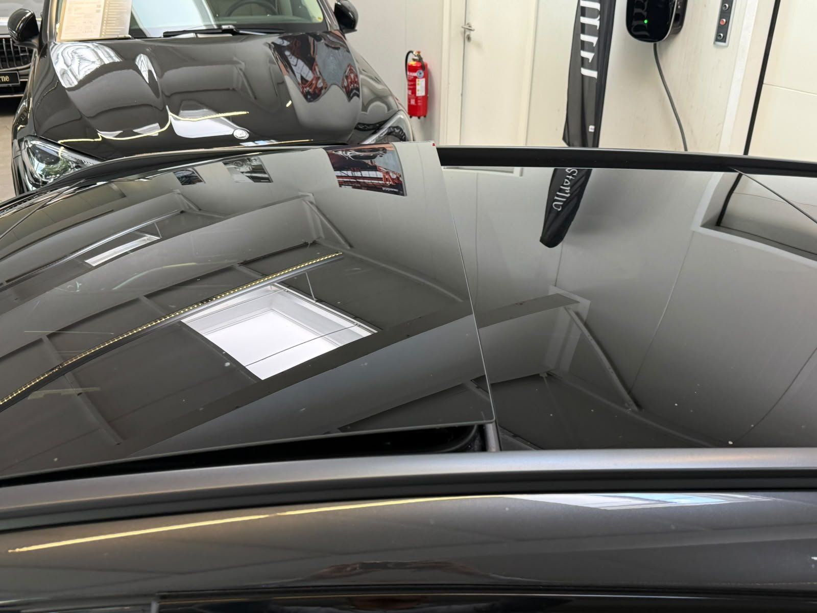 Fahrzeugabbildung Mercedes-Benz E 200 T AMG ADVANCED PANO+AHK+NIGHT+GRAPHIT+19"