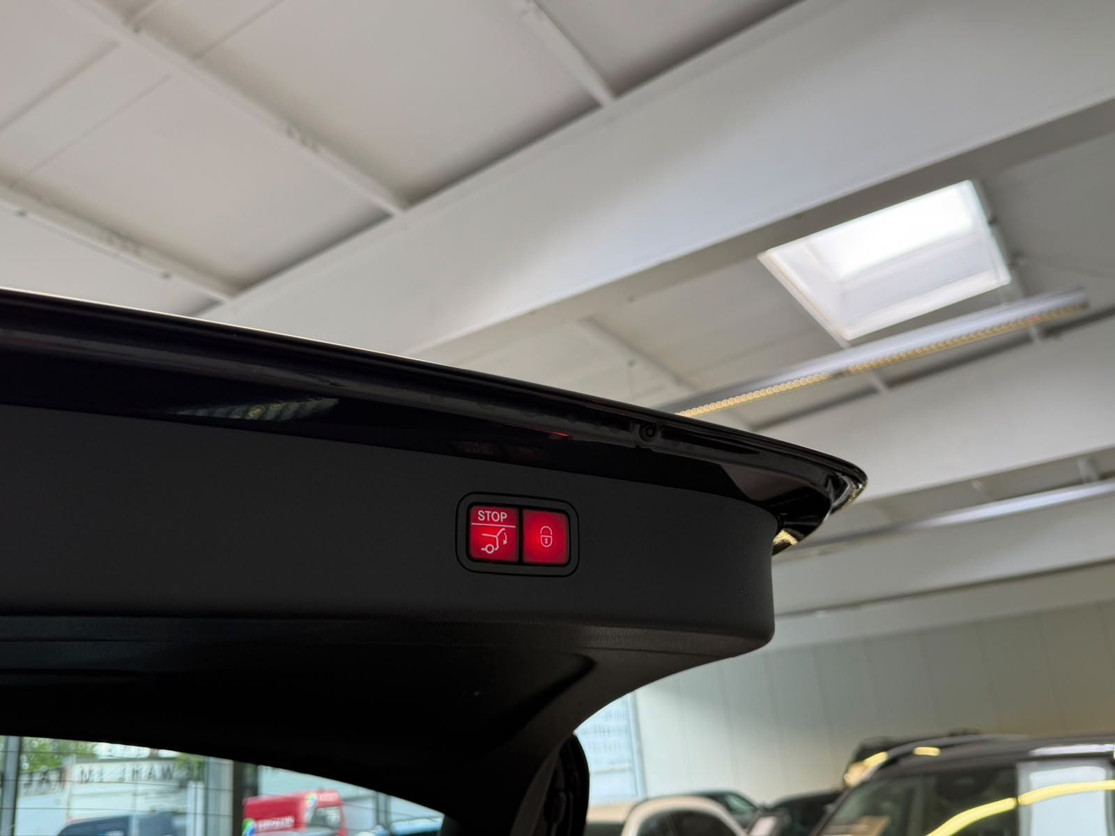 Fahrzeugabbildung Mercedes-Benz E 200 T AMG ADVANCED PANO+AHK+NIGHT+GRAPHIT+19"