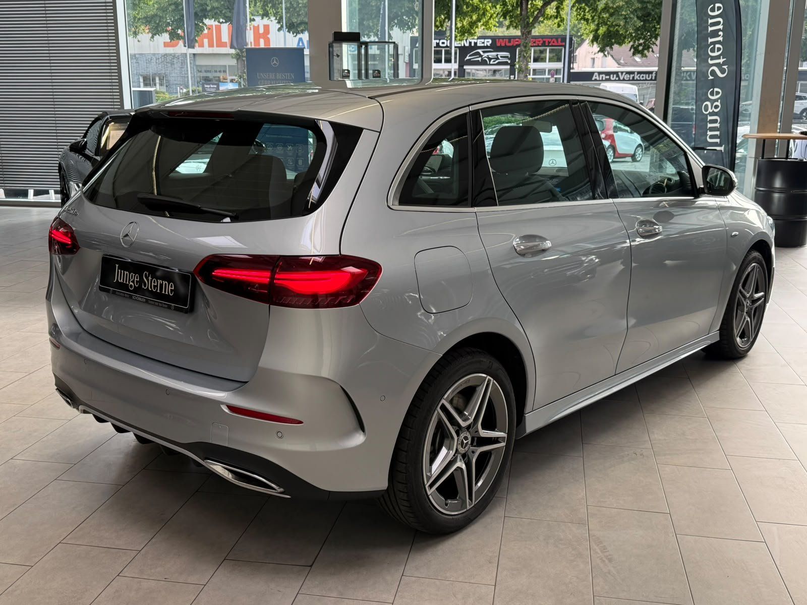 Fahrzeugabbildung Mercedes-Benz B 250e AMG+KAMERA+TOTW+CARPLAY+KEYLESS+LED+DAB