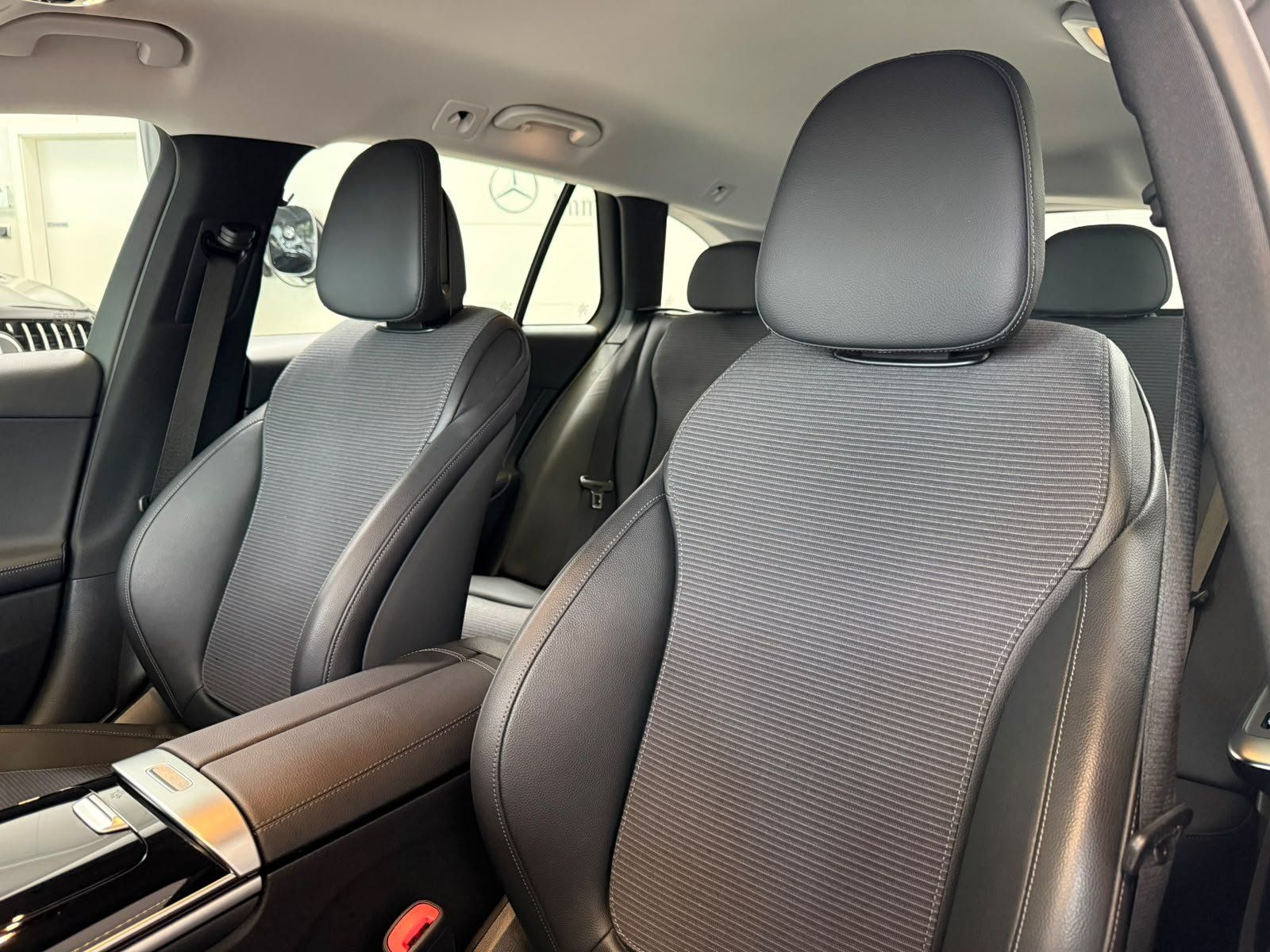 Fahrzeugabbildung Mercedes-Benz C 200 d T Avantgarde KAMERA+LED+CARPLAY+AMBIENTE