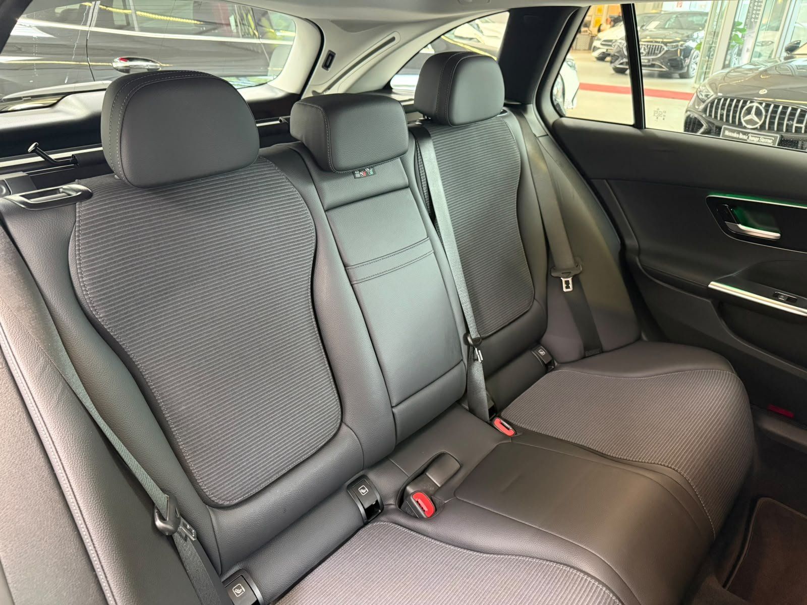 Fahrzeugabbildung Mercedes-Benz C 200 d T Avantgarde KAMERA+LED+CARPLAY+AMBIENTE