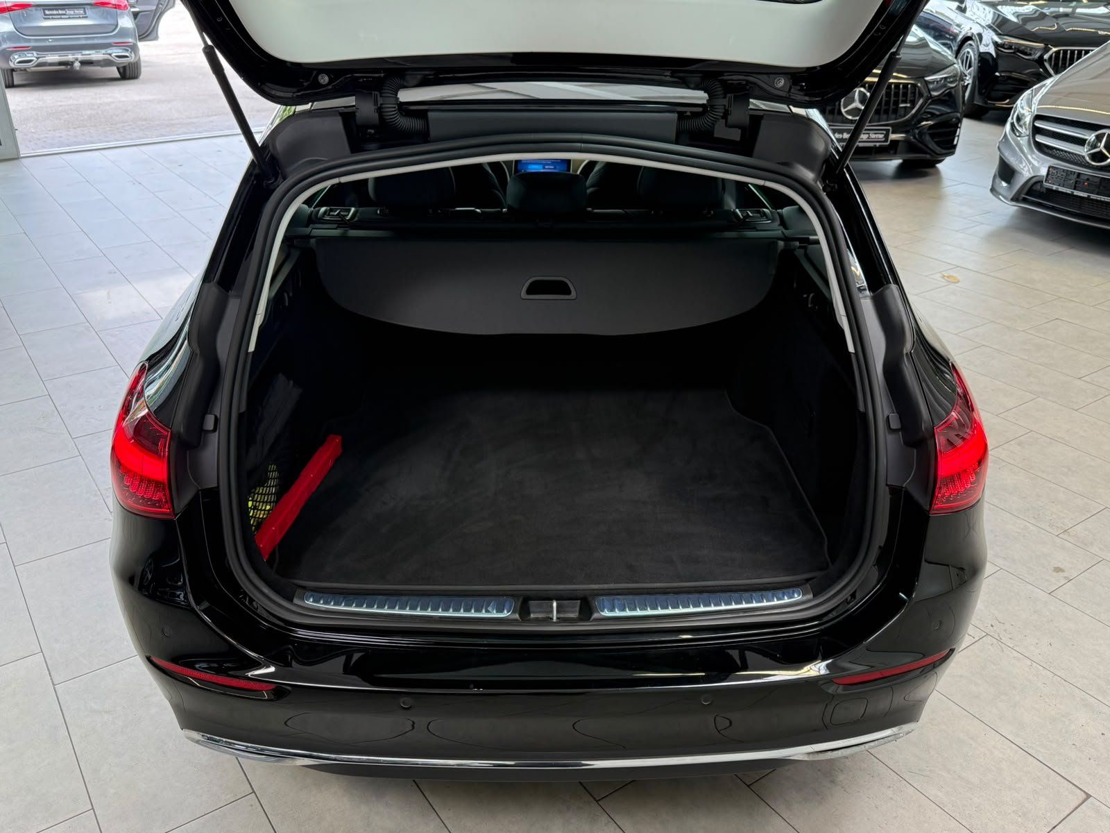 Fahrzeugabbildung Mercedes-Benz C 200 d T Avantgarde KAMERA+LED+CARPLAY+AMBIENTE