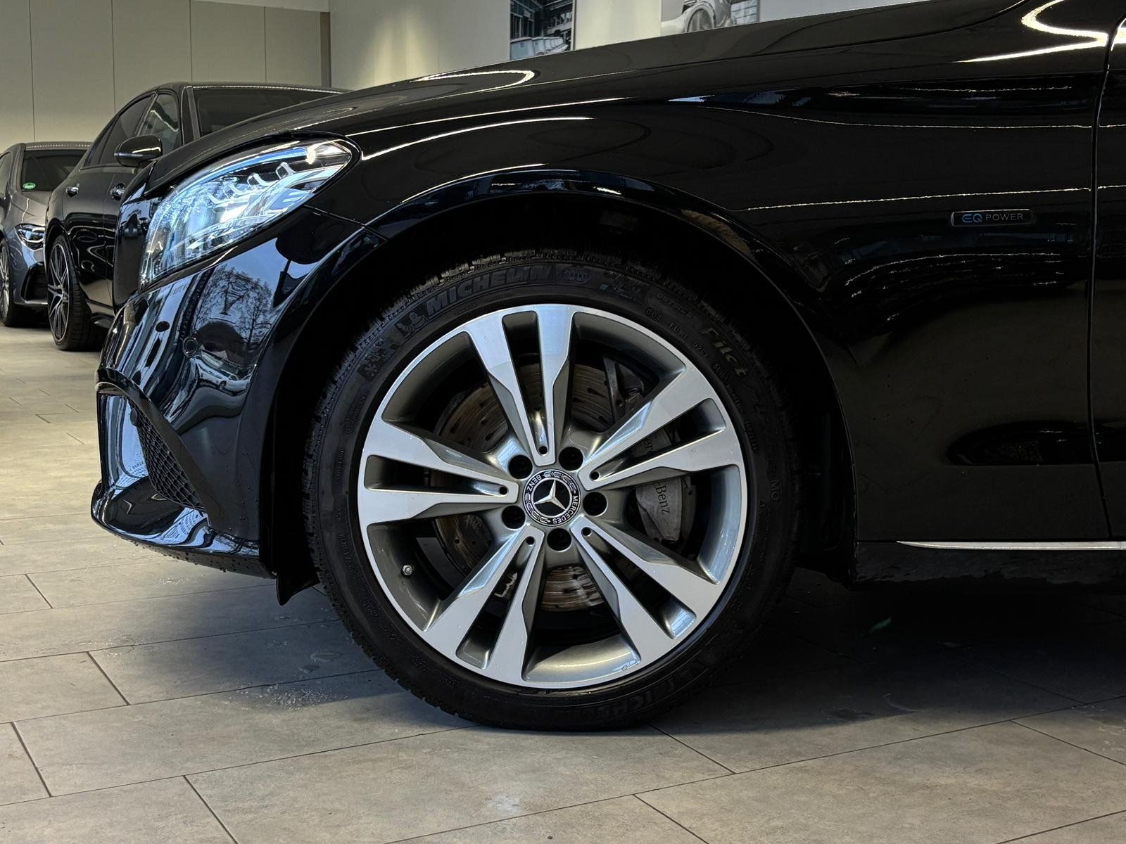 Fahrzeugabbildung Mercedes-Benz C 300e Avantgarde DISTR+KAMERA+TOTW+LED+SPUR+DAB