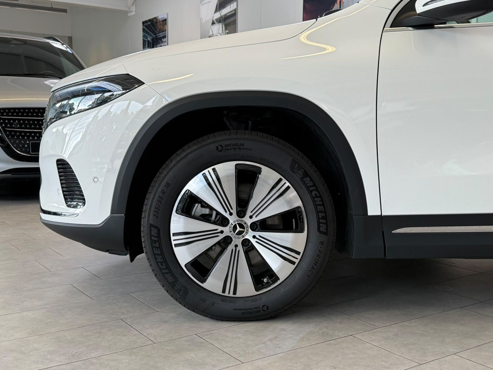 Fahrzeugabbildung Mercedes-Benz EQA 250+ PROGRESSIVE ADV.PLUS+DISTR+PANO+FAP+AHK