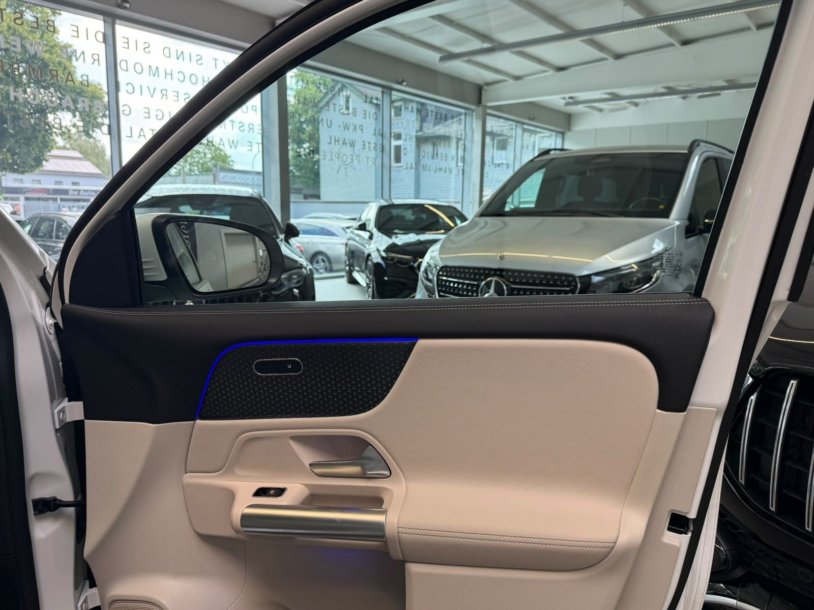 Fahrzeugabbildung Mercedes-Benz EQA 250+ PROGRESSIVE ADV.PLUS+DISTR+PANO+FAP+AHK