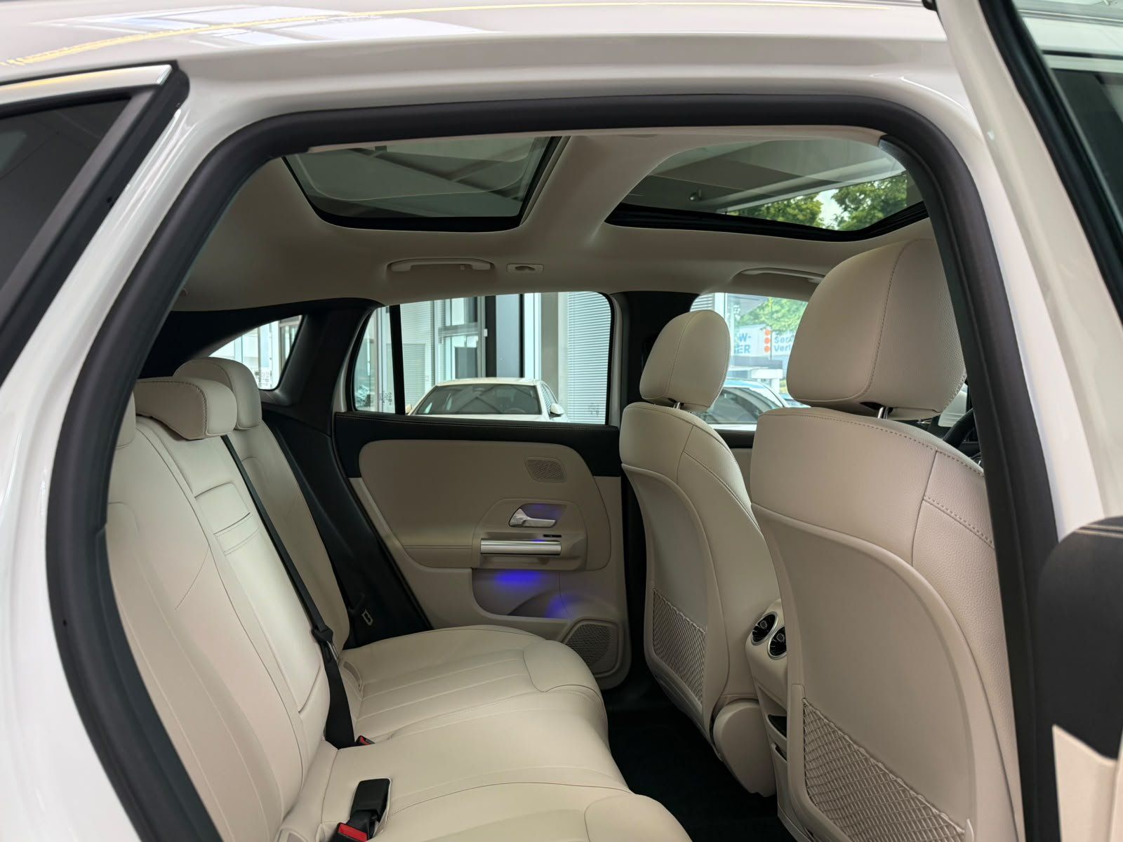 Fahrzeugabbildung Mercedes-Benz EQA 250+ PROGRESSIVE ADV.PLUS+DISTR+PANO+FAP+AHK