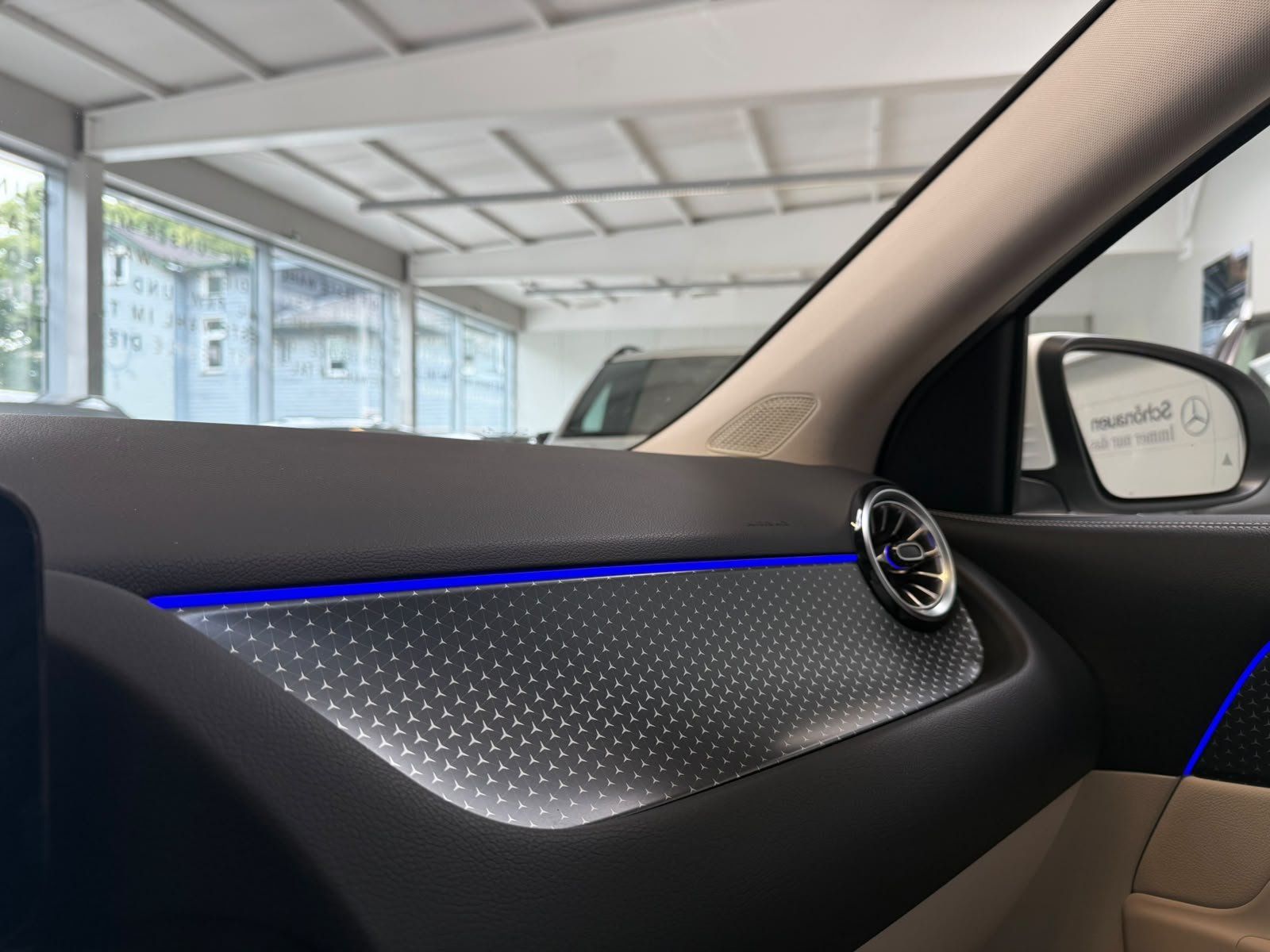 Fahrzeugabbildung Mercedes-Benz EQA 250+ PROGRESSIVE ADV.PLUS+DISTR+PANO+FAP+AHK