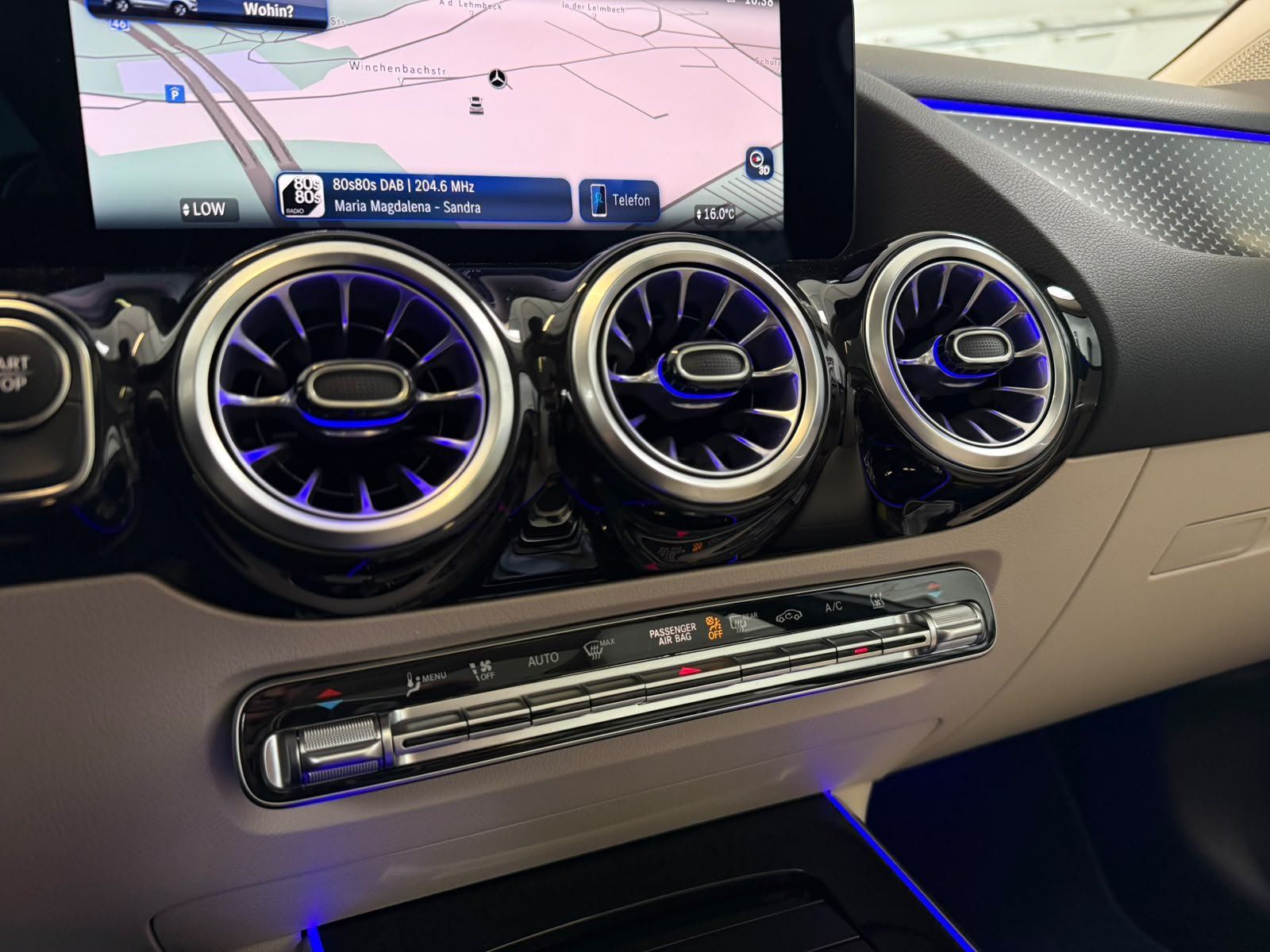 Fahrzeugabbildung Mercedes-Benz EQA 250+ PROGRESSIVE ADV.PLUS+DISTR+PANO+FAP+AHK