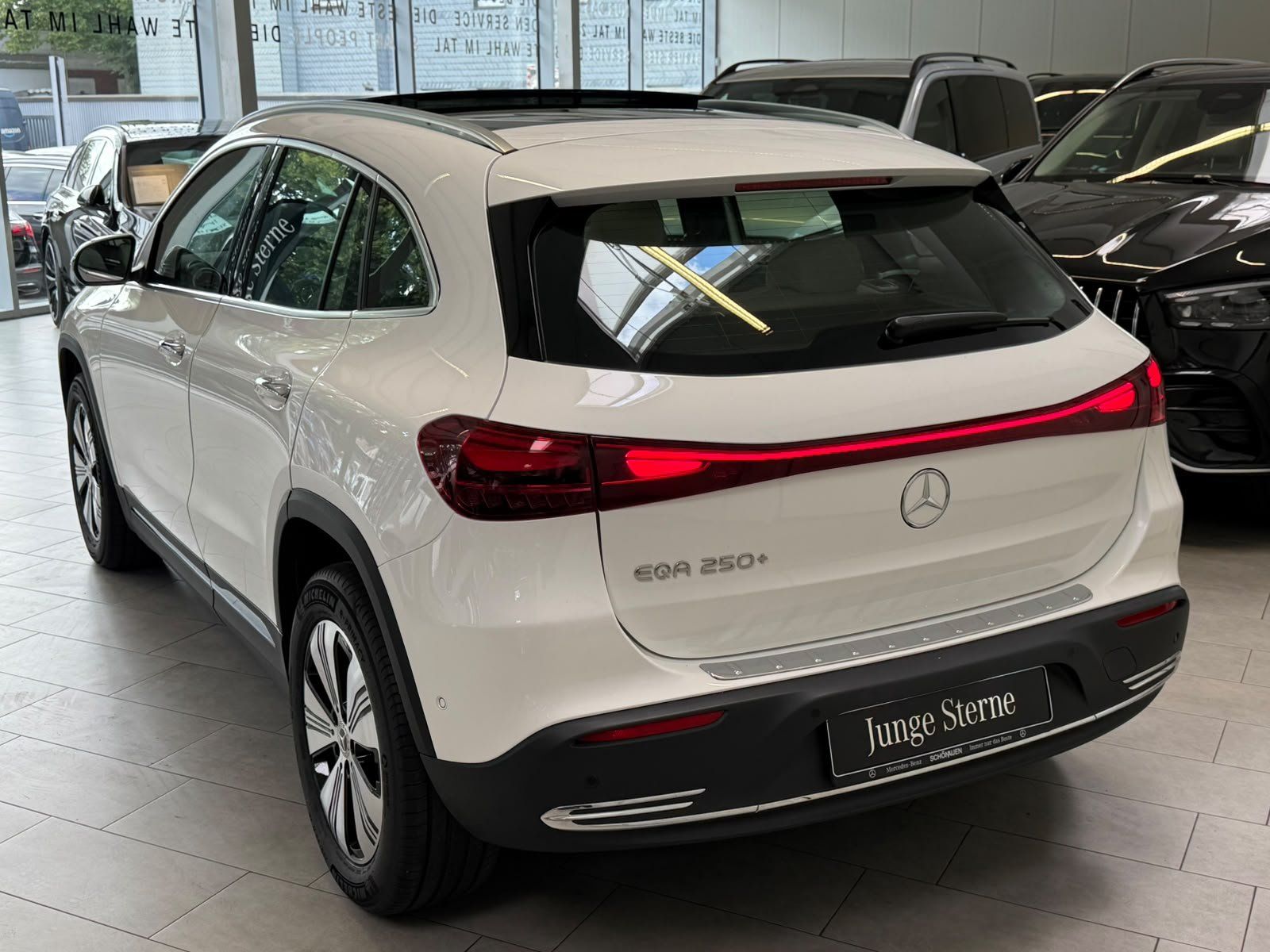 Fahrzeugabbildung Mercedes-Benz EQA 250+ PROGRESSIVE ADV.PLUS+DISTR+PANO+FAP+AHK