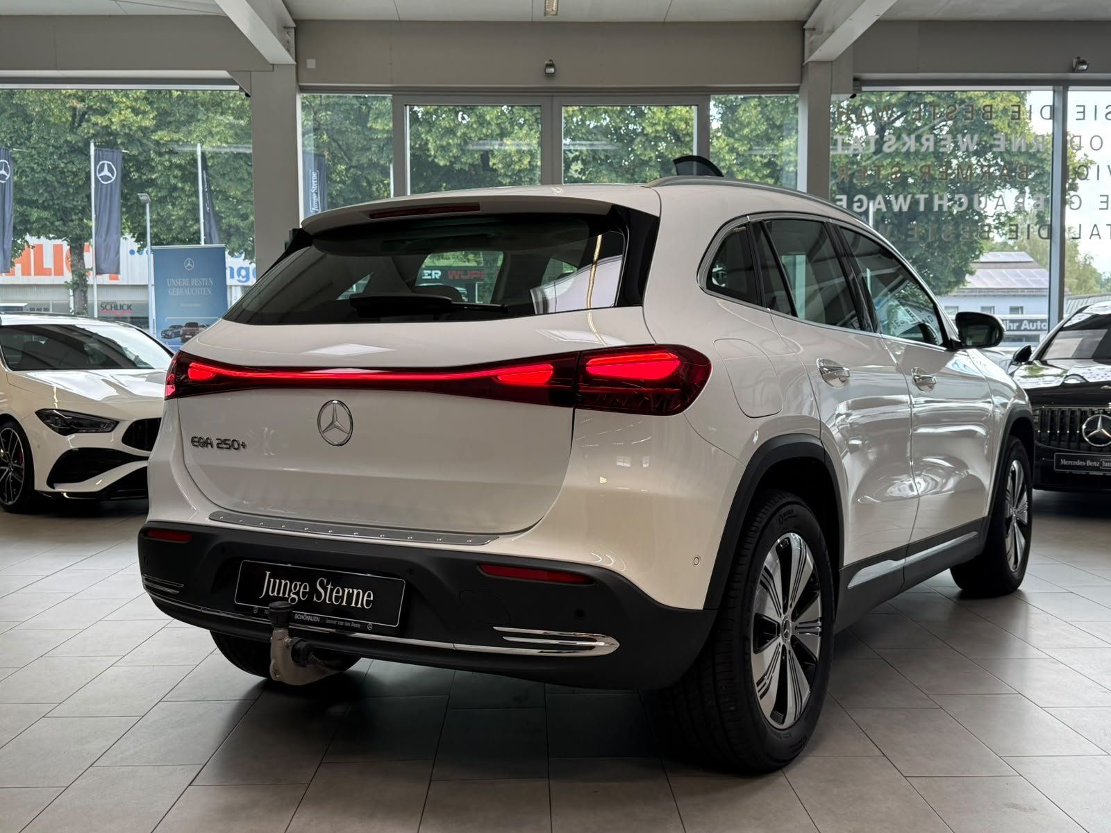 Fahrzeugabbildung Mercedes-Benz EQA 250+ PROGRESSIVE ADV.PLUS+DISTR+PANO+FAP+AHK