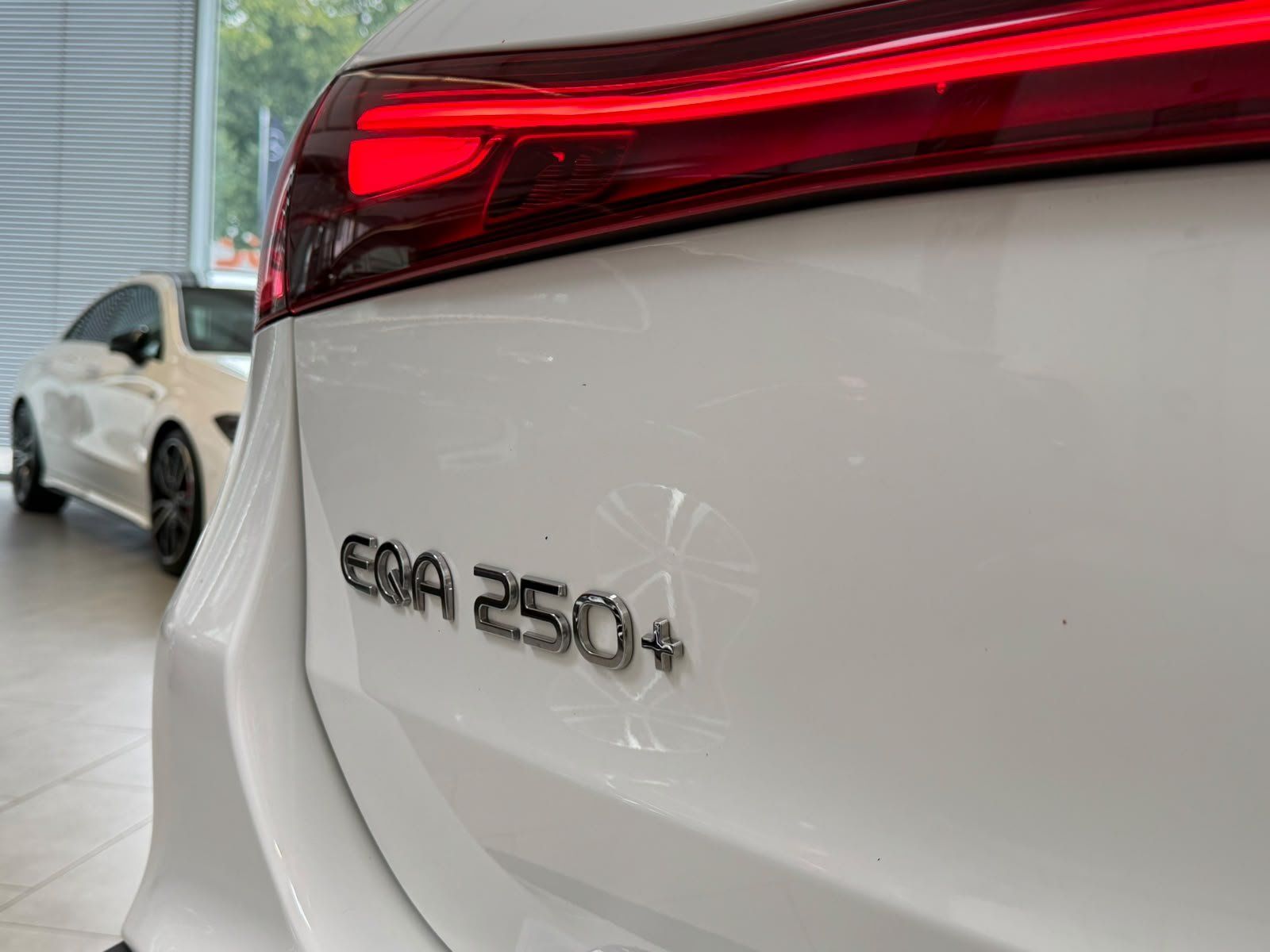 Fahrzeugabbildung Mercedes-Benz EQA 250+ PROGRESSIVE ADV.PLUS+DISTR+PANO+FAP+AHK