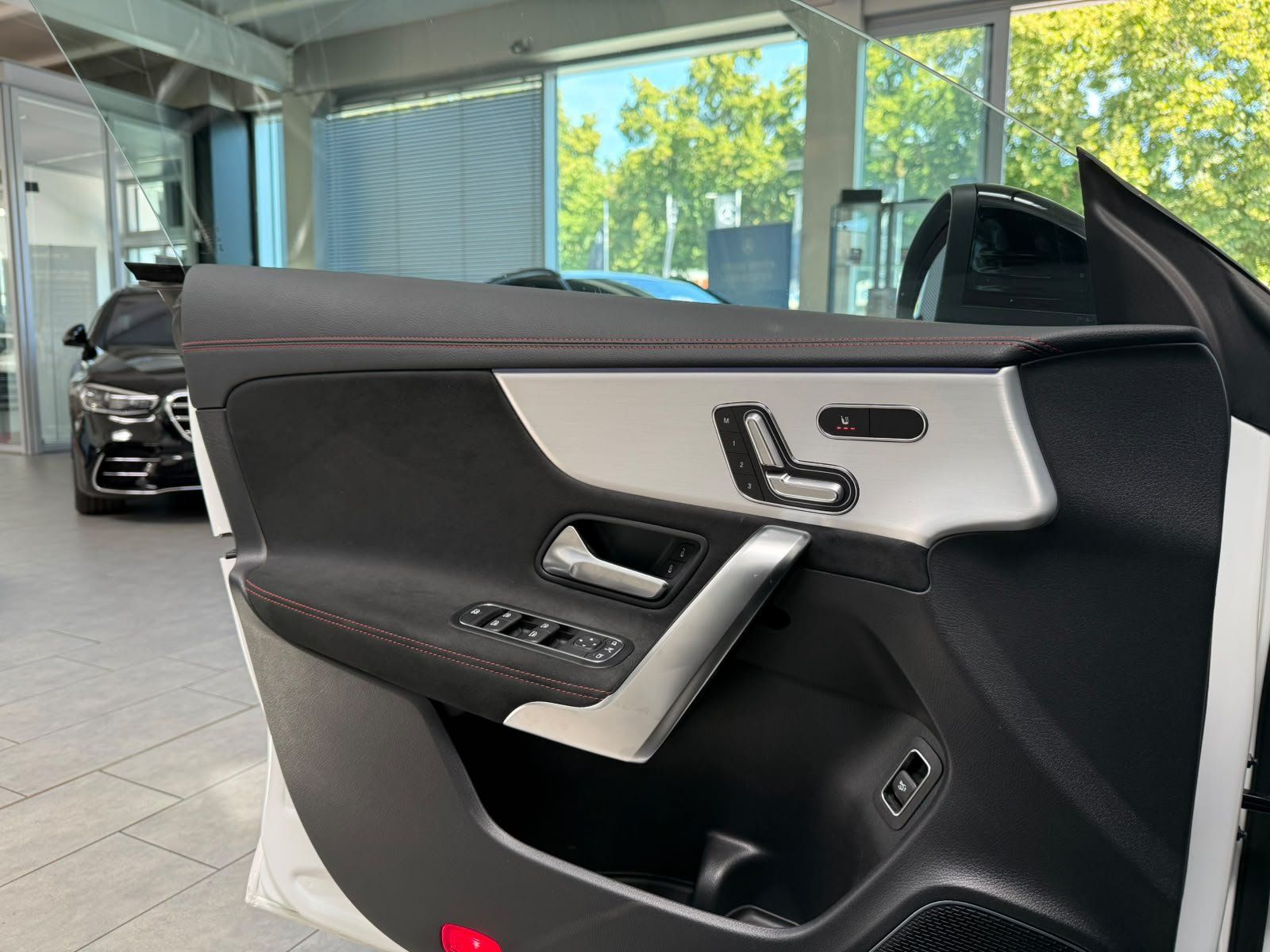 Fahrzeugabbildung Mercedes-Benz CLA 220 d AMG PREMIUM PLUS+NP69t€+19"+BURM+NIGHT