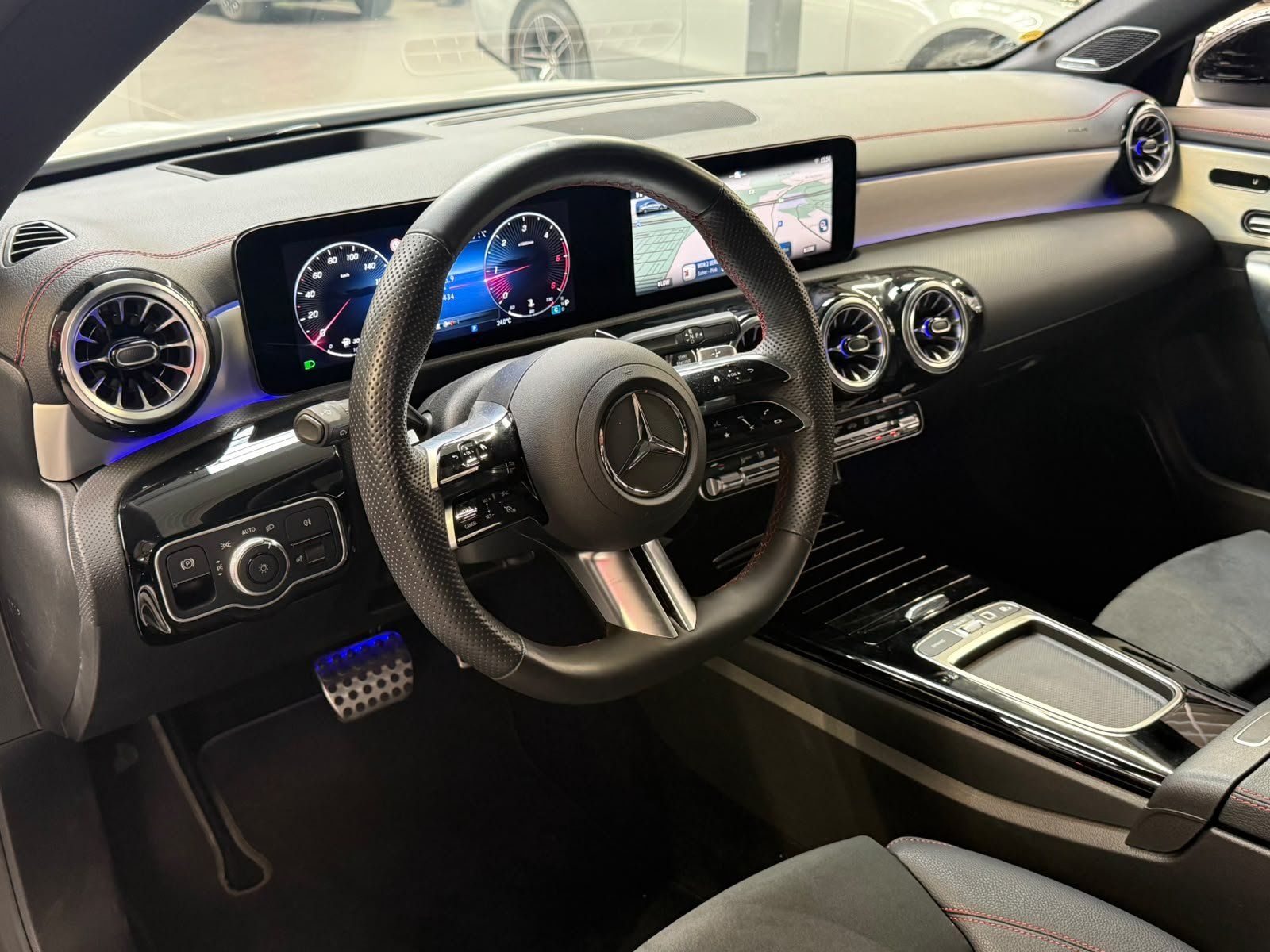 Fahrzeugabbildung Mercedes-Benz CLA 220 d AMG PREMIUM PLUS+NP69t€+19"+BURM+NIGHT
