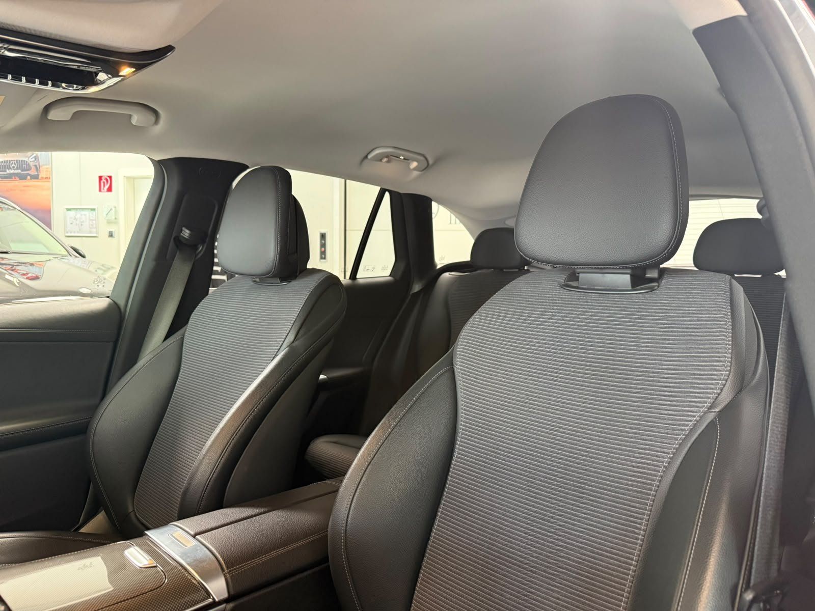 Fahrzeugabbildung Mercedes-Benz GLC 220d 4M AVANTG.ADV.PLUS+AHK+MEMORY+TOTWINKEL