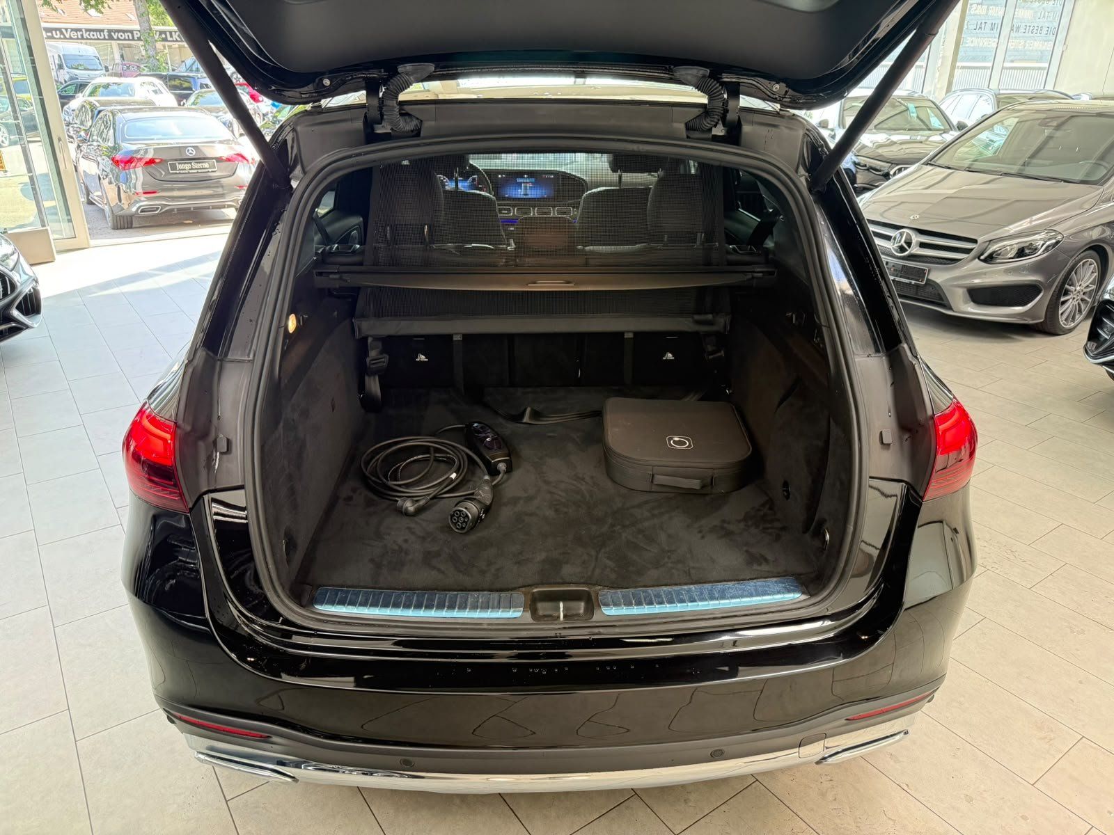 Fahrzeugabbildung Mercedes-Benz GLE 350 de 4M AMG FACELIFT+PANO+AIR+AHK+360+BURM