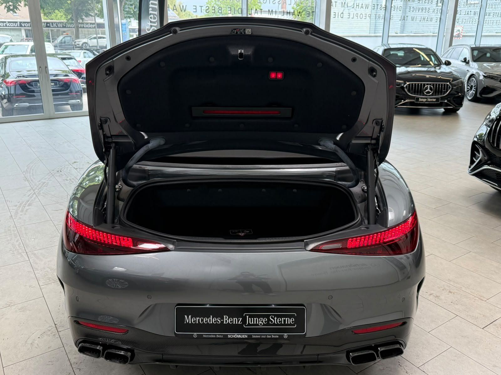 Fahrzeugabbildung Mercedes-Benz SL 63 4M+ CARBON+PERF+BURM+DISTR+DIGITAL+MEMORY