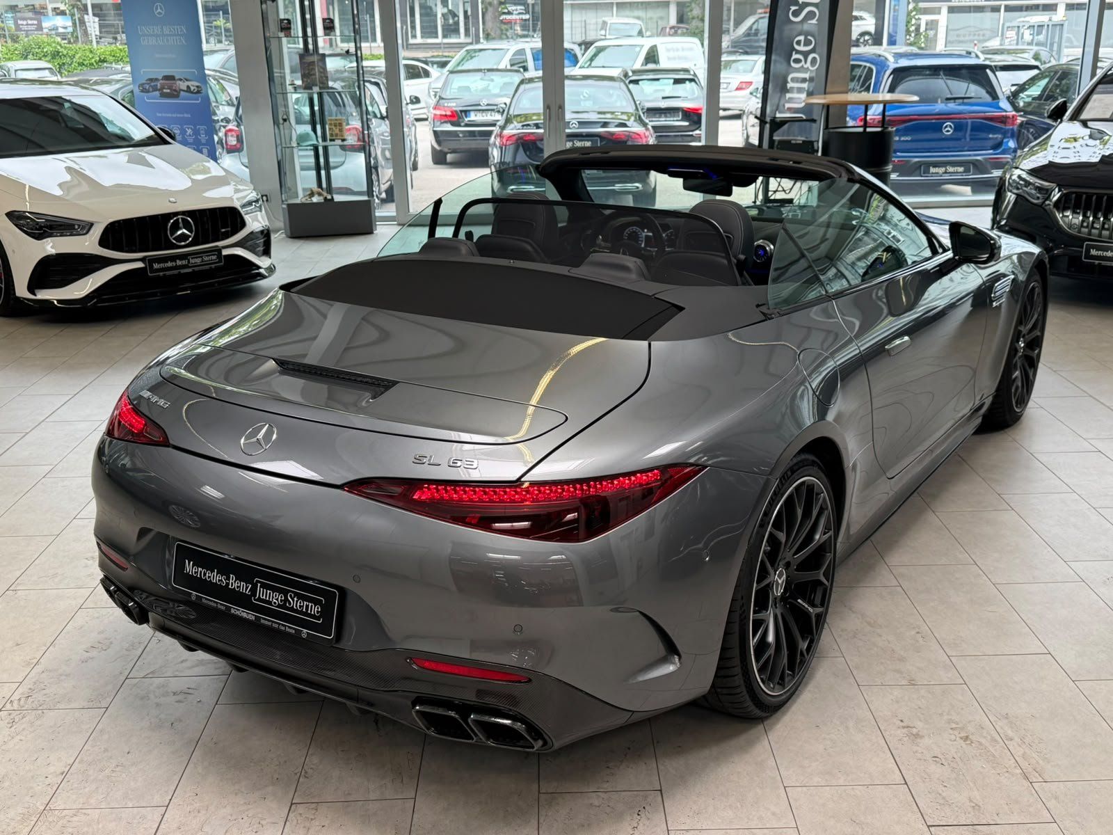 Fahrzeugabbildung Mercedes-Benz SL 63 4M+ CARBON+PERF+BURM+DISTR+DIGITAL+MEMORY