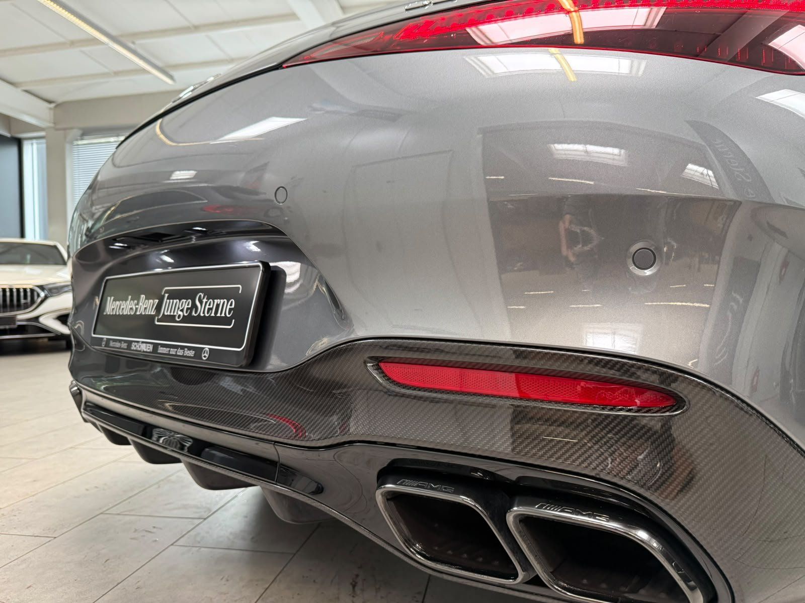Fahrzeugabbildung Mercedes-Benz SL 63 4M+ CARBON+PERF+BURM+DISTR+DIGITAL+MEMORY