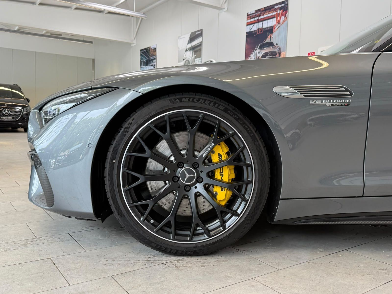 Fahrzeugabbildung Mercedes-Benz SL 63 4M+ CARBON+PERF+BURM+DISTR+DIGITAL+MEMORY