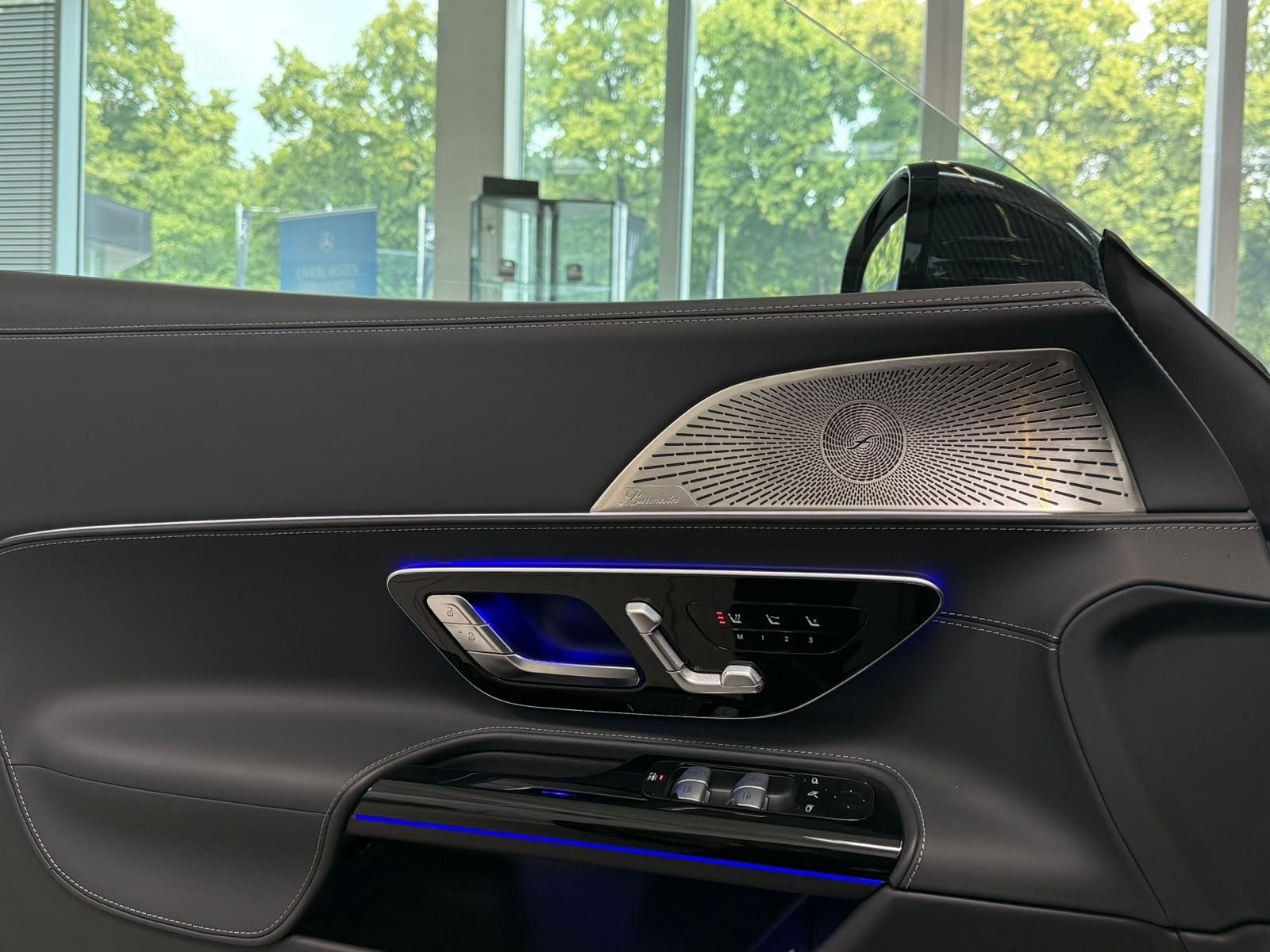 Fahrzeugabbildung Mercedes-Benz SL 63 4M+ CARBON+PERF+BURM+DISTR+DIGITAL+MEMORY