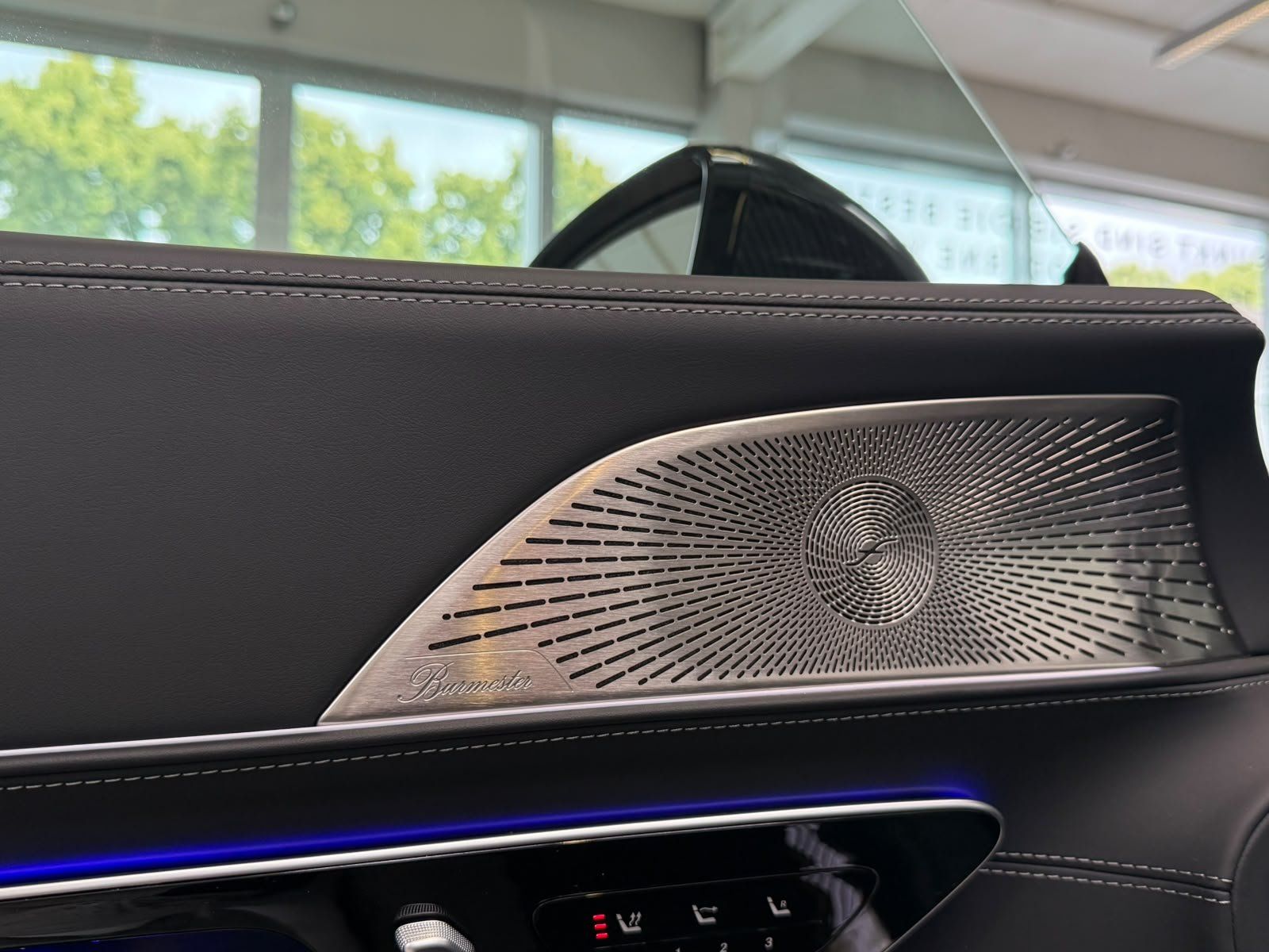 Fahrzeugabbildung Mercedes-Benz SL 63 4M+ CARBON+PERF+BURM+DISTR+DIGITAL+MEMORY