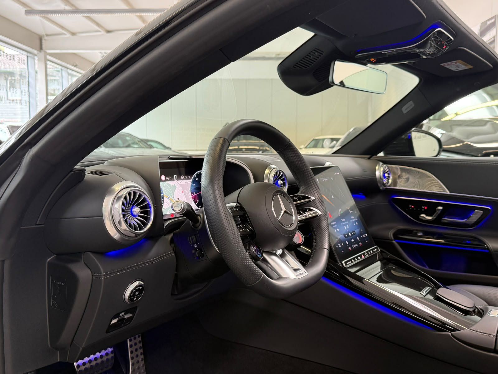 Fahrzeugabbildung Mercedes-Benz SL 63 4M+ CARBON+PERF+BURM+DISTR+DIGITAL+MEMORY