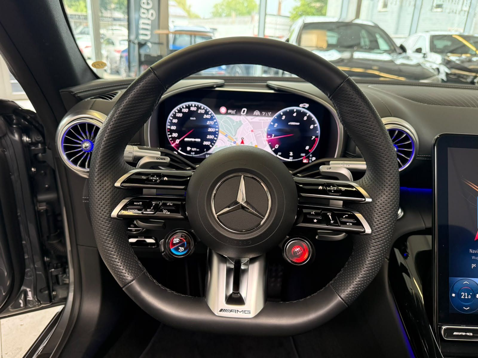 Fahrzeugabbildung Mercedes-Benz SL 63 4M+ CARBON+PERF+BURM+DISTR+DIGITAL+MEMORY