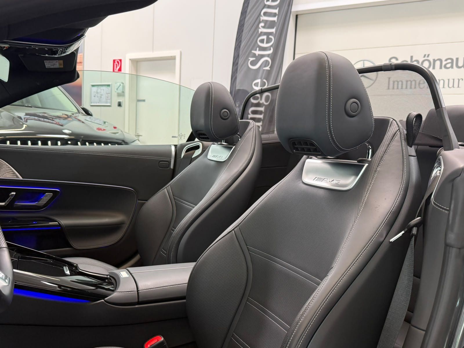 Fahrzeugabbildung Mercedes-Benz SL 63 4M+ CARBON+PERF+BURM+DISTR+DIGITAL+MEMORY
