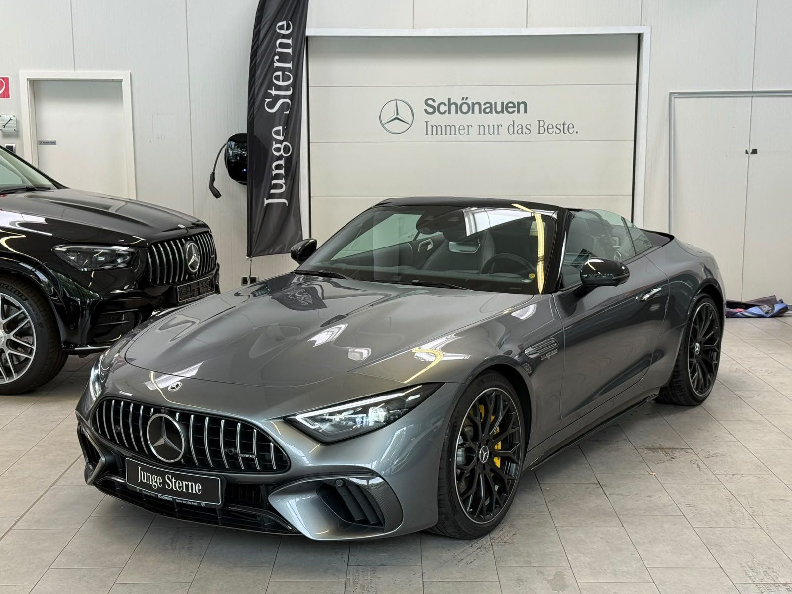 Fahrzeugabbildung Mercedes-Benz SL 63 4M+ CARBON+PERF+BURM+DISTR+DIGITAL+MEMORY