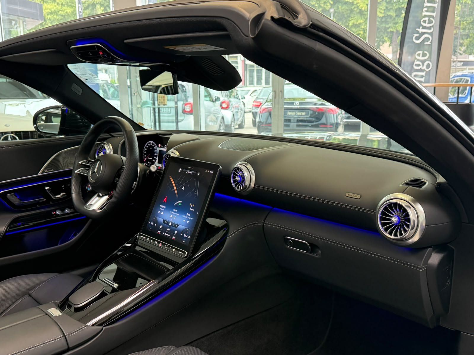 Fahrzeugabbildung Mercedes-Benz SL 63 4M+ CARBON+PERF+BURM+DISTR+DIGITAL+MEMORY