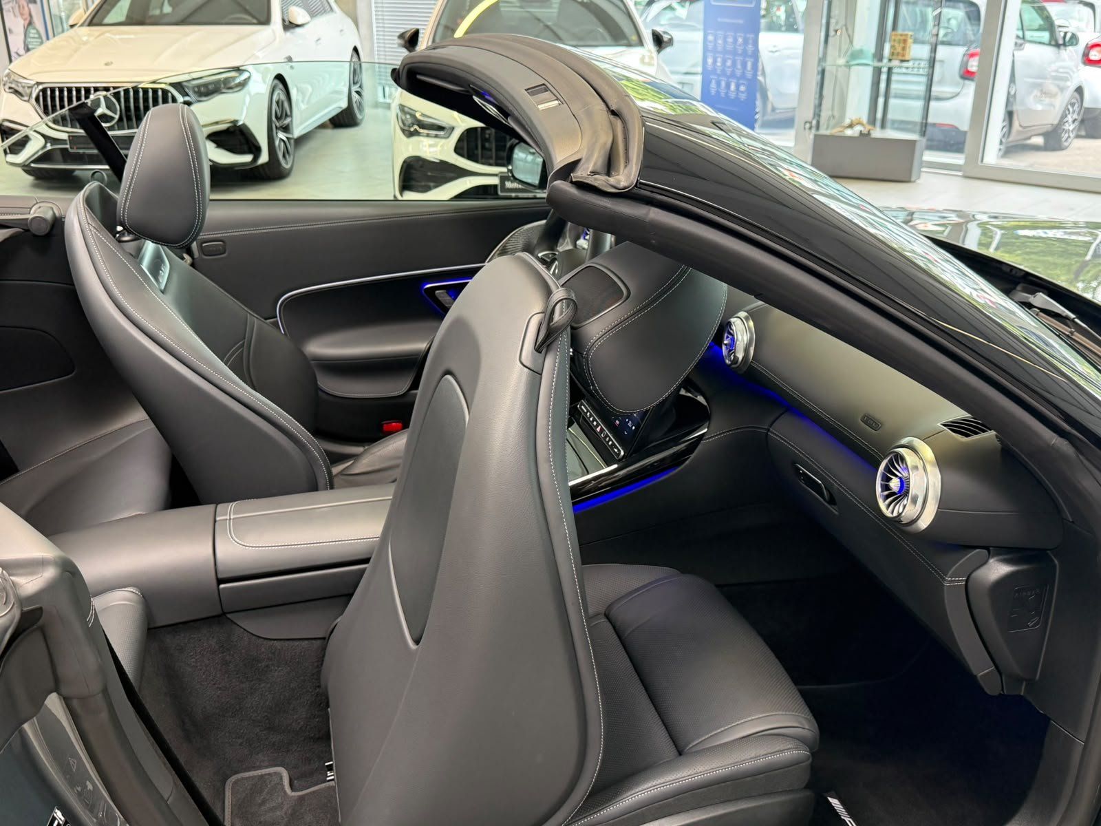 Fahrzeugabbildung Mercedes-Benz SL 63 4M+ CARBON+PERF+BURM+DISTR+DIGITAL+MEMORY