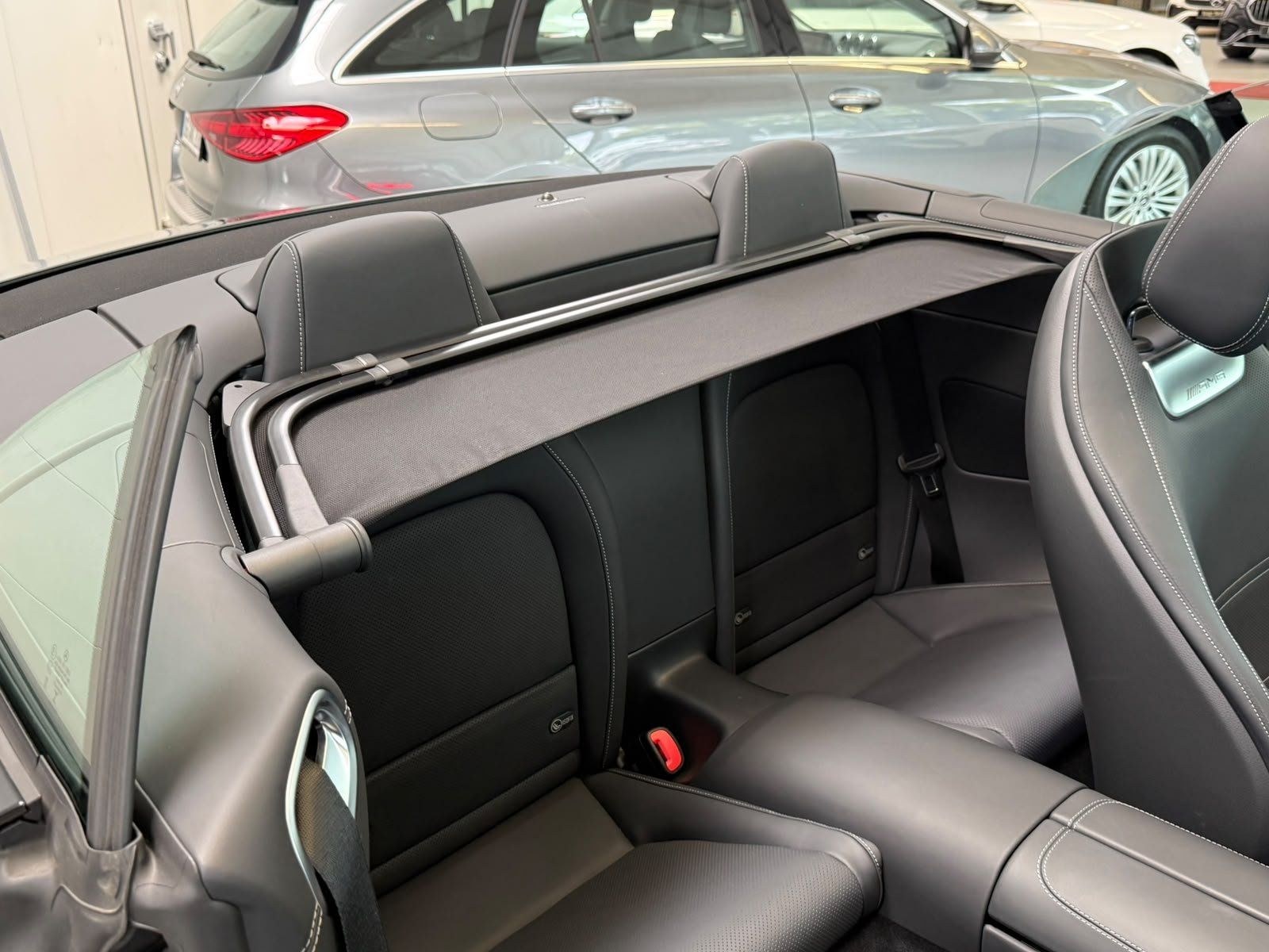 Fahrzeugabbildung Mercedes-Benz SL 63 4M+ CARBON+PERF+BURM+DISTR+DIGITAL+MEMORY