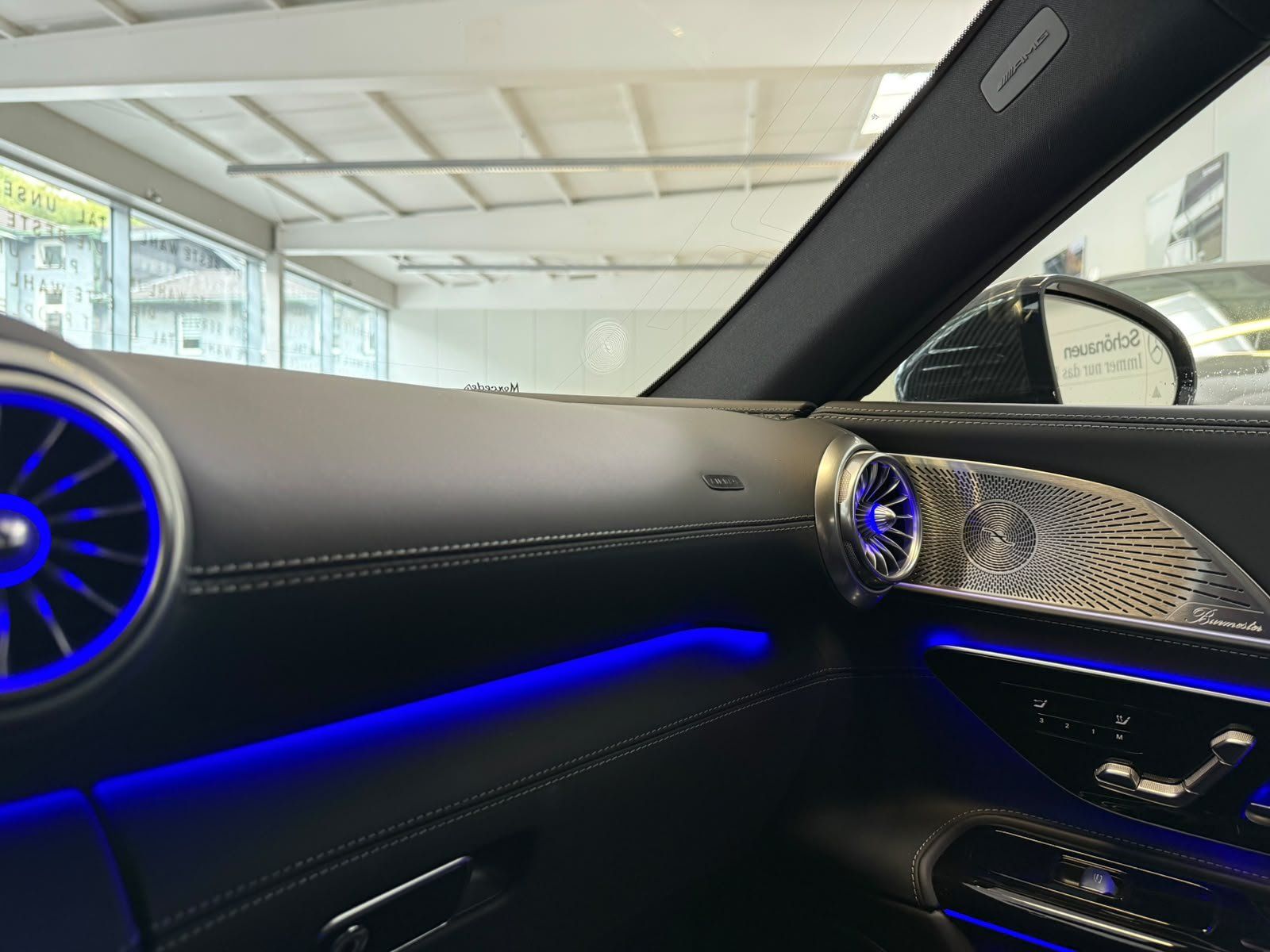 Fahrzeugabbildung Mercedes-Benz SL 63 4M+ CARBON+PERF+BURM+DISTR+DIGITAL+MEMORY