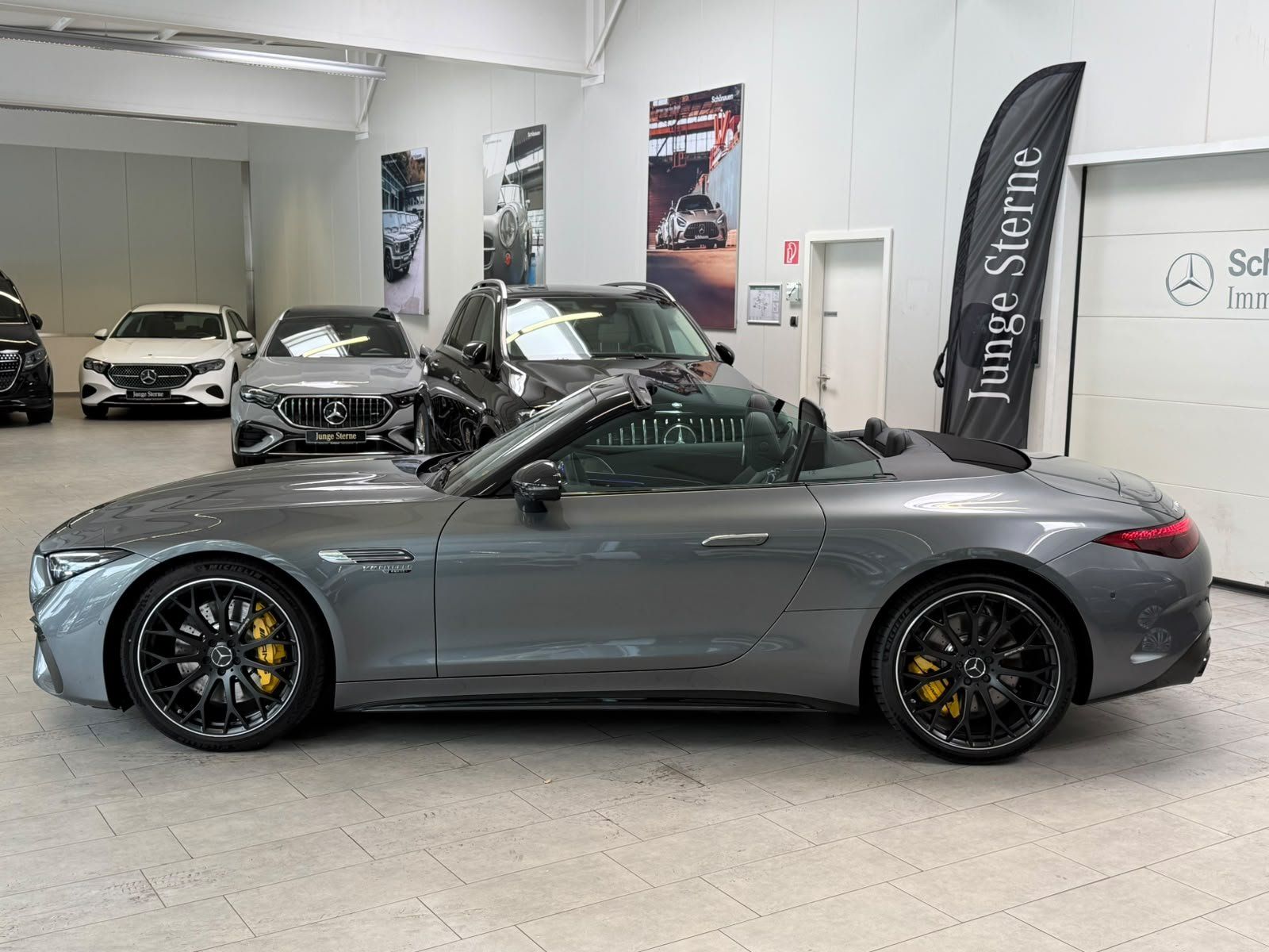 Fahrzeugabbildung Mercedes-Benz SL 63 4M+ CARBON+PERF+BURM+DISTR+DIGITAL+MEMORY