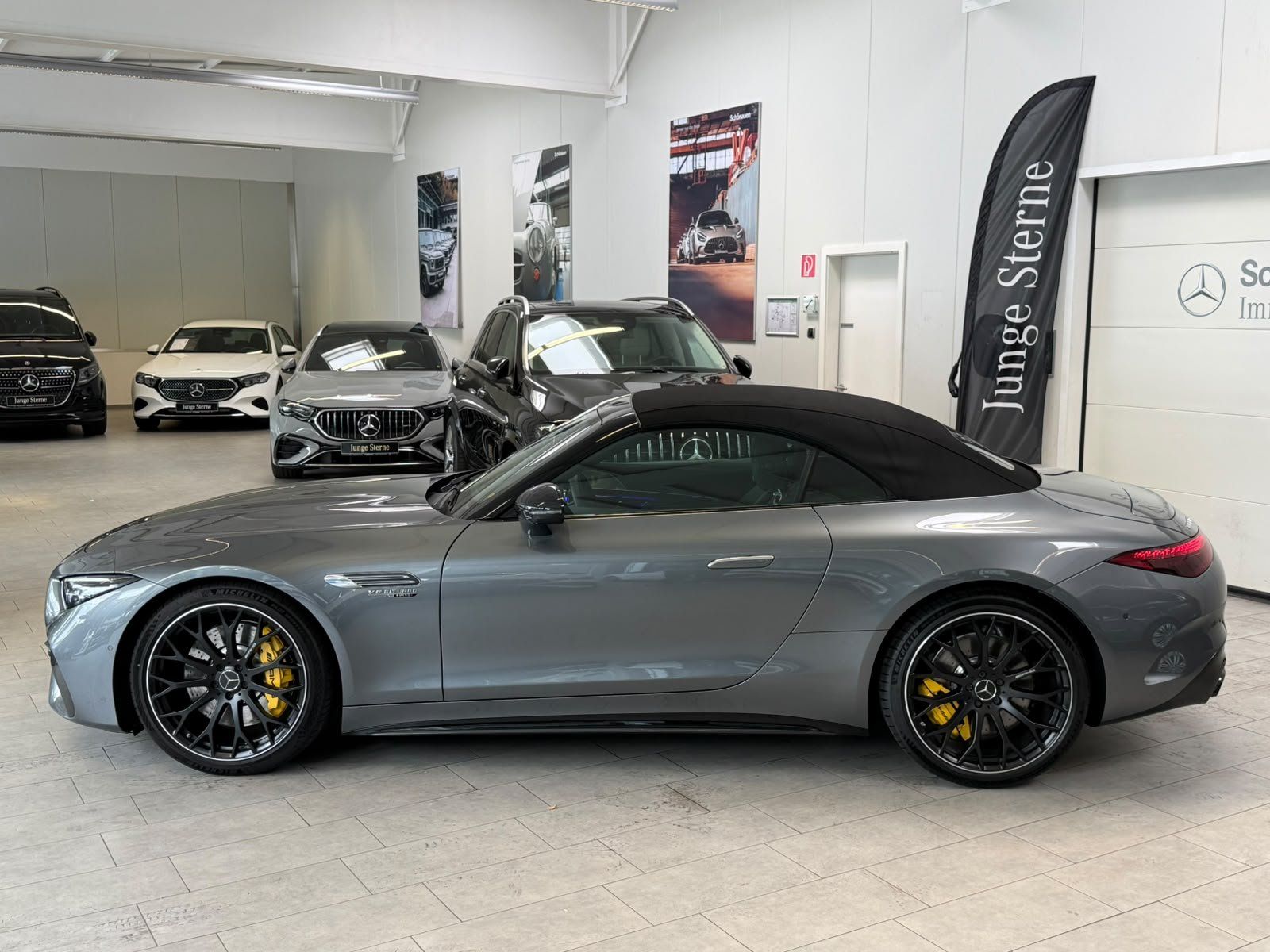 Fahrzeugabbildung Mercedes-Benz SL 63 4M+ CARBON+PERF+BURM+DISTR+DIGITAL+MEMORY