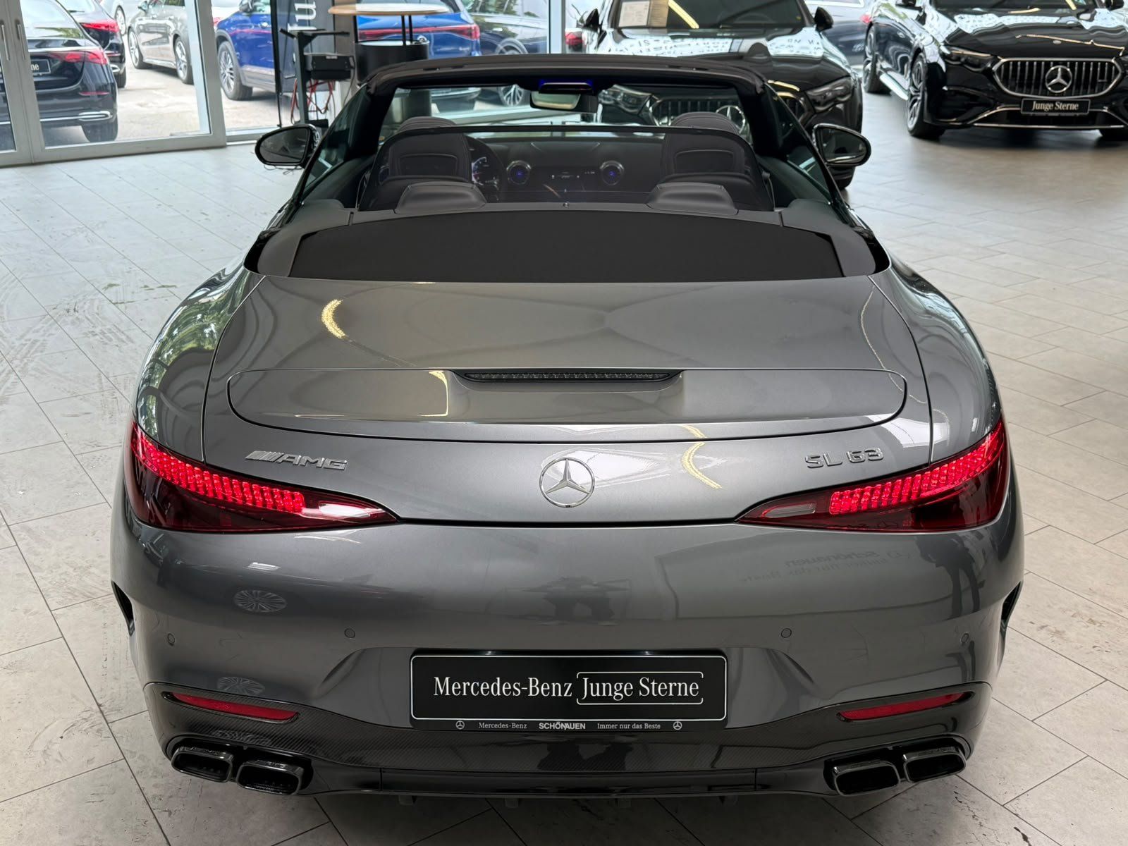 Fahrzeugabbildung Mercedes-Benz SL 63 4M+ CARBON+PERF+BURM+DISTR+DIGITAL+MEMORY