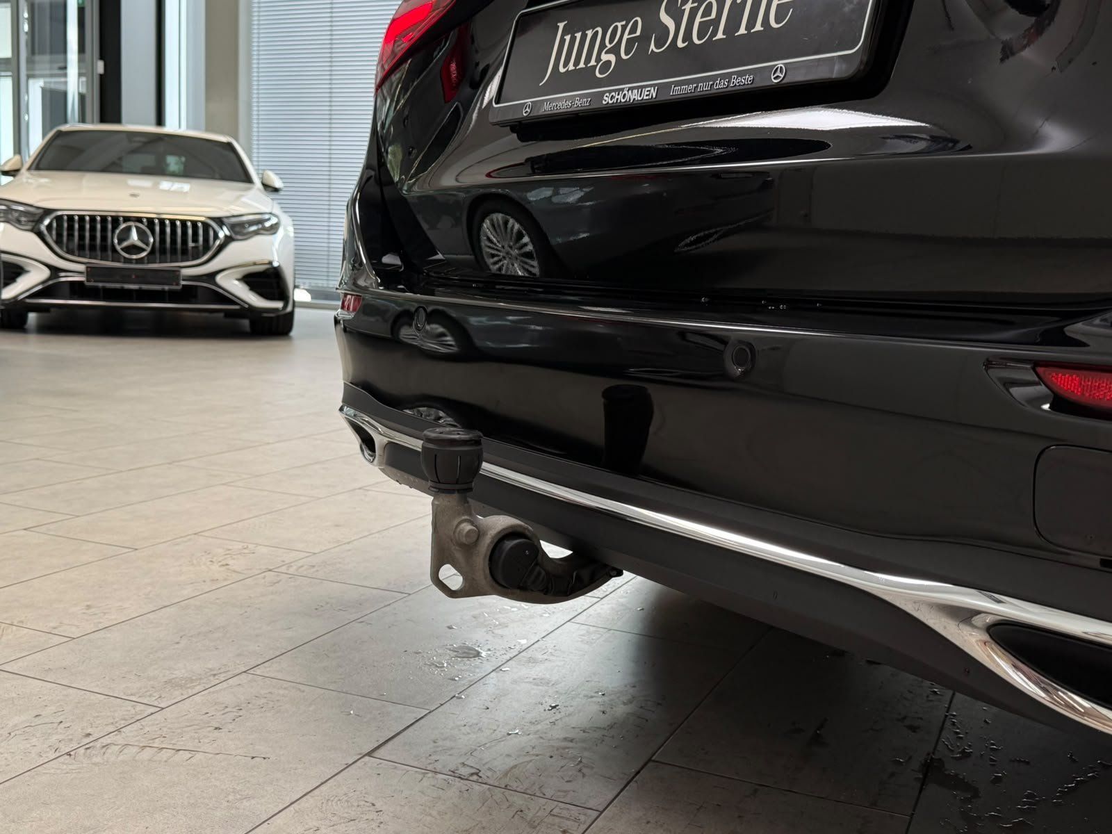 Fahrzeugabbildung Mercedes-Benz C 300 e T AVANTGARDE+DISTR+AHK+KAMERA+KEYLESS