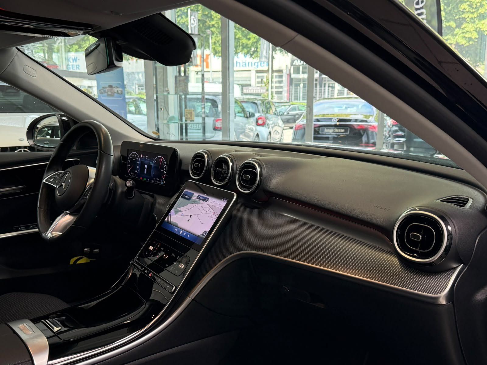 Fahrzeugabbildung Mercedes-Benz C 300 e T AVANTGARDE+DISTR+AHK+KAMERA+KEYLESS