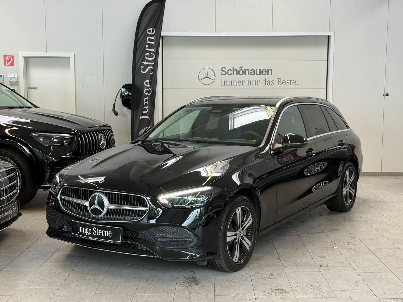 Fahrzeugabbildung Mercedes-Benz C 300 e T AVANTGARDE+DISTR+AHK+KAMERA+KEYLESS