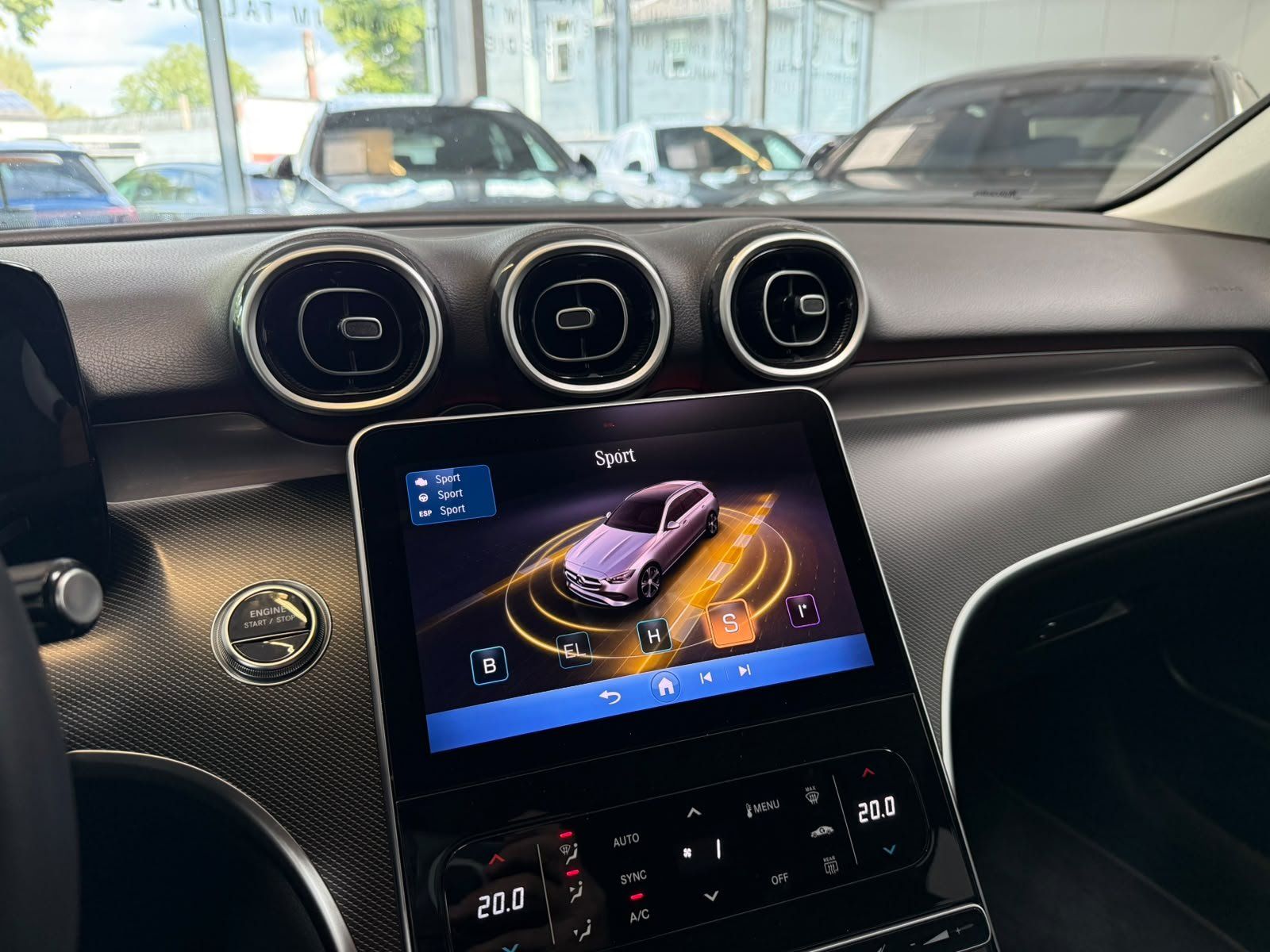 Fahrzeugabbildung Mercedes-Benz C 300 e T AVANTGARDE+DISTR+AHK+KAMERA+KEYLESS